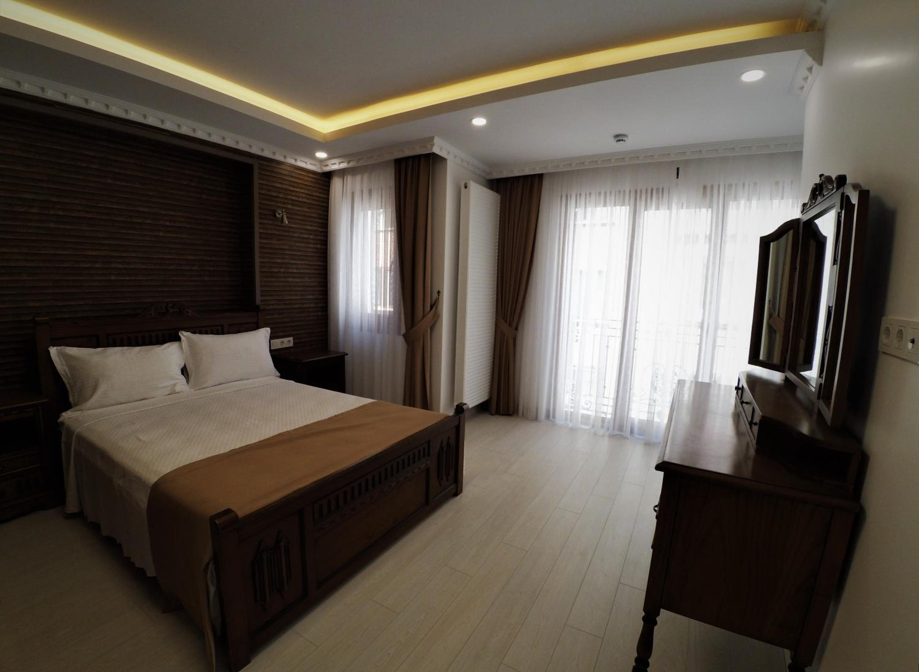 Three-Bedroom Deluxe Apartment photo 2