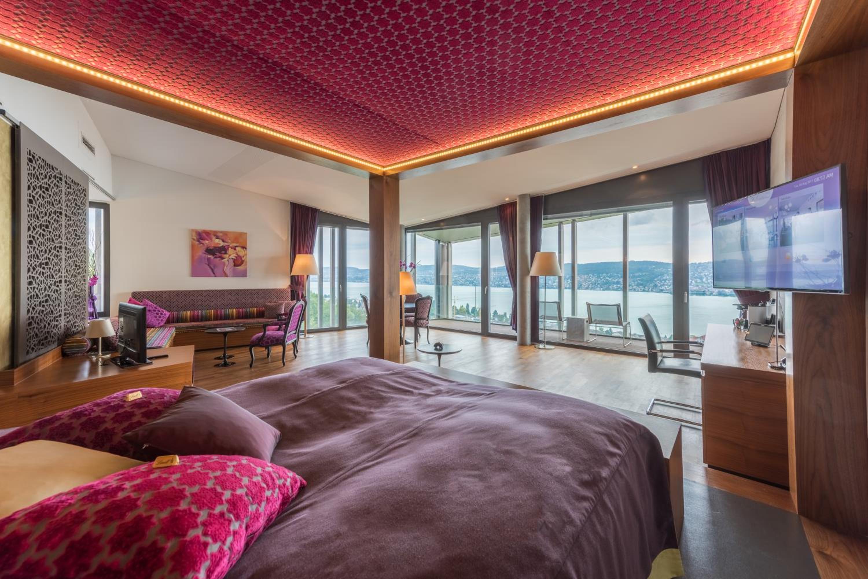 Penthouse Loft with Spa and Lake View - Photo 1
