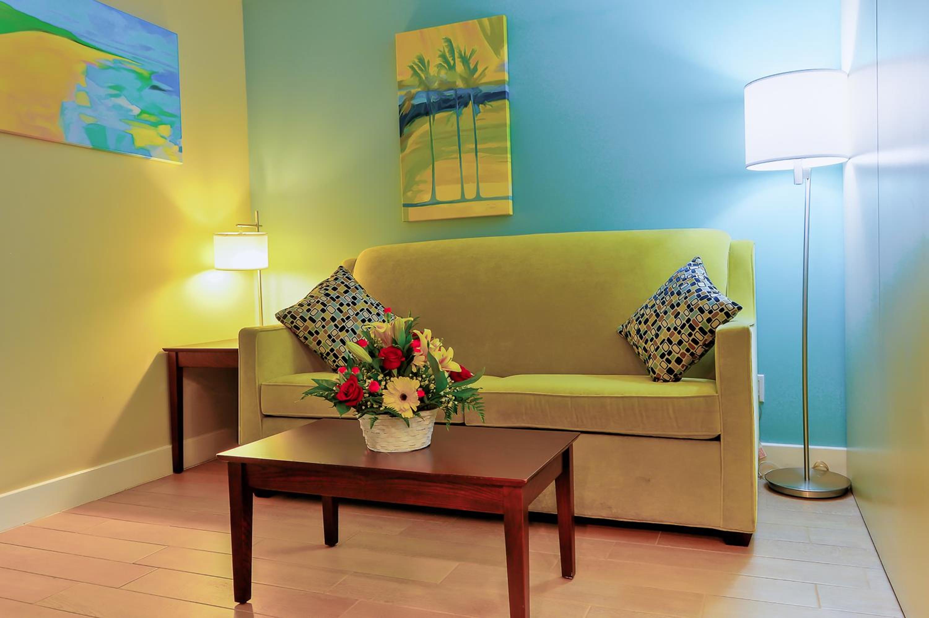 King Junior Suite with Balcony - Photo 2