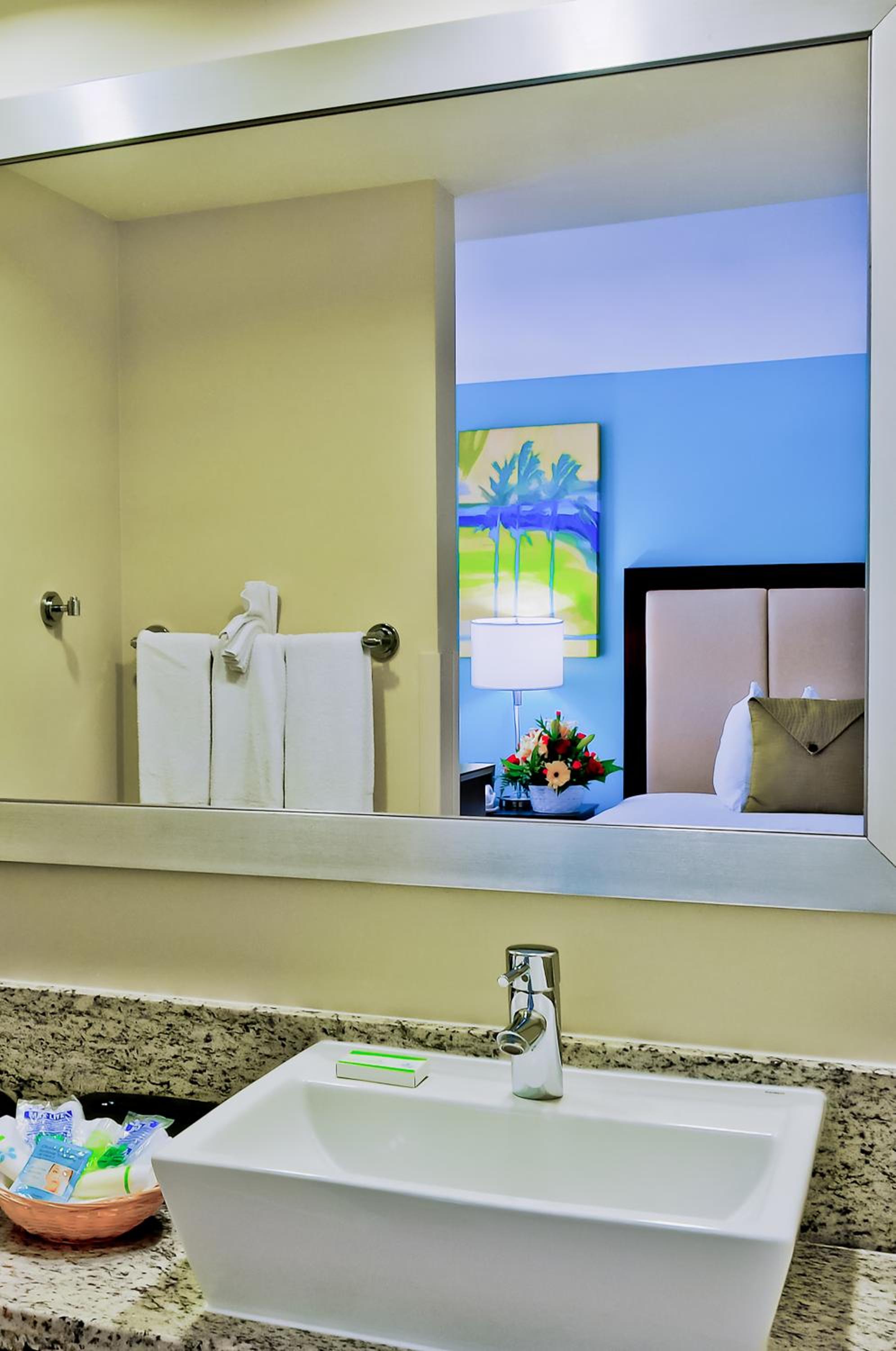 Superior King Room with Pool View and Balcony - Photo 5