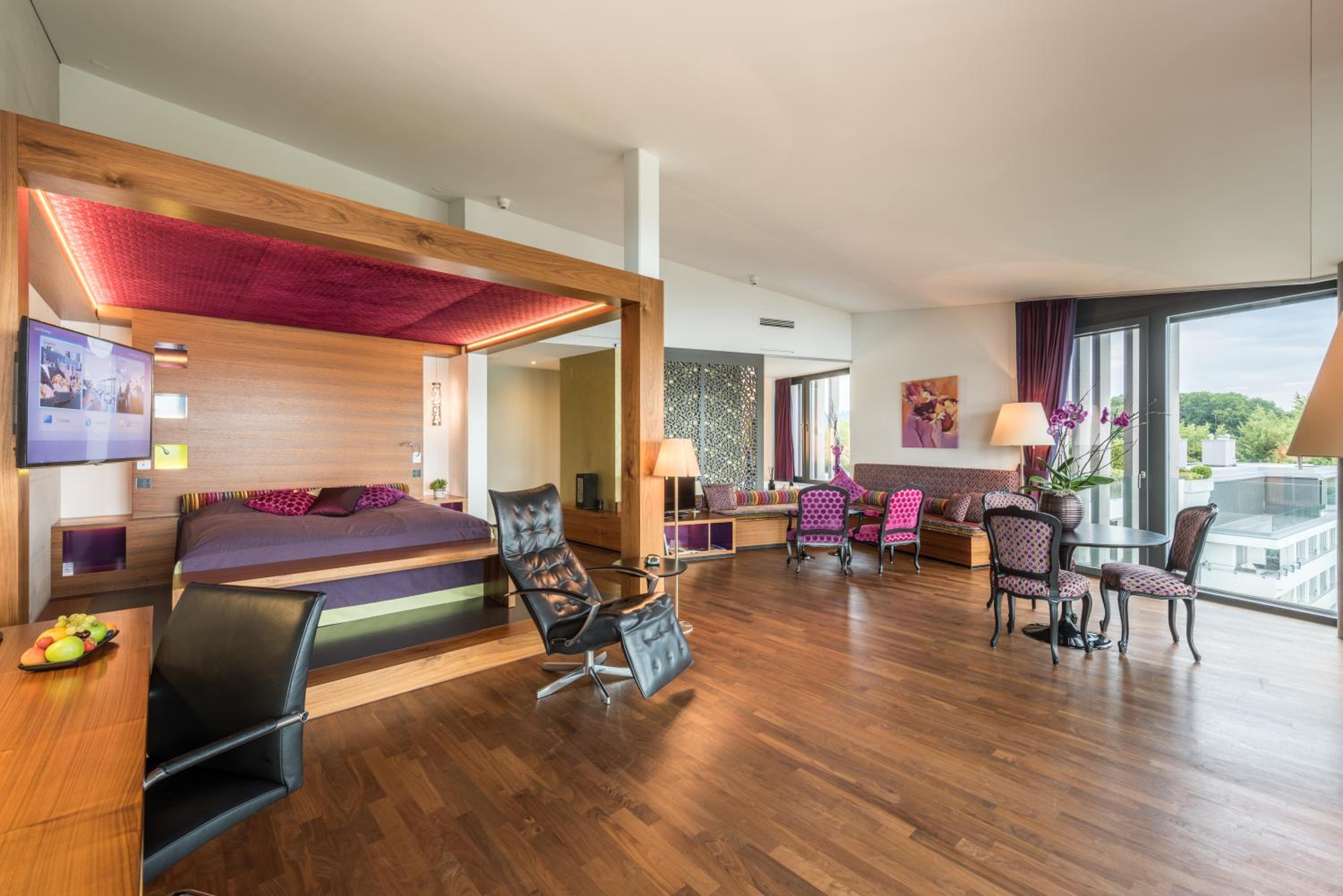 Penthouse Loft with Spa and Lake View - Photo 3