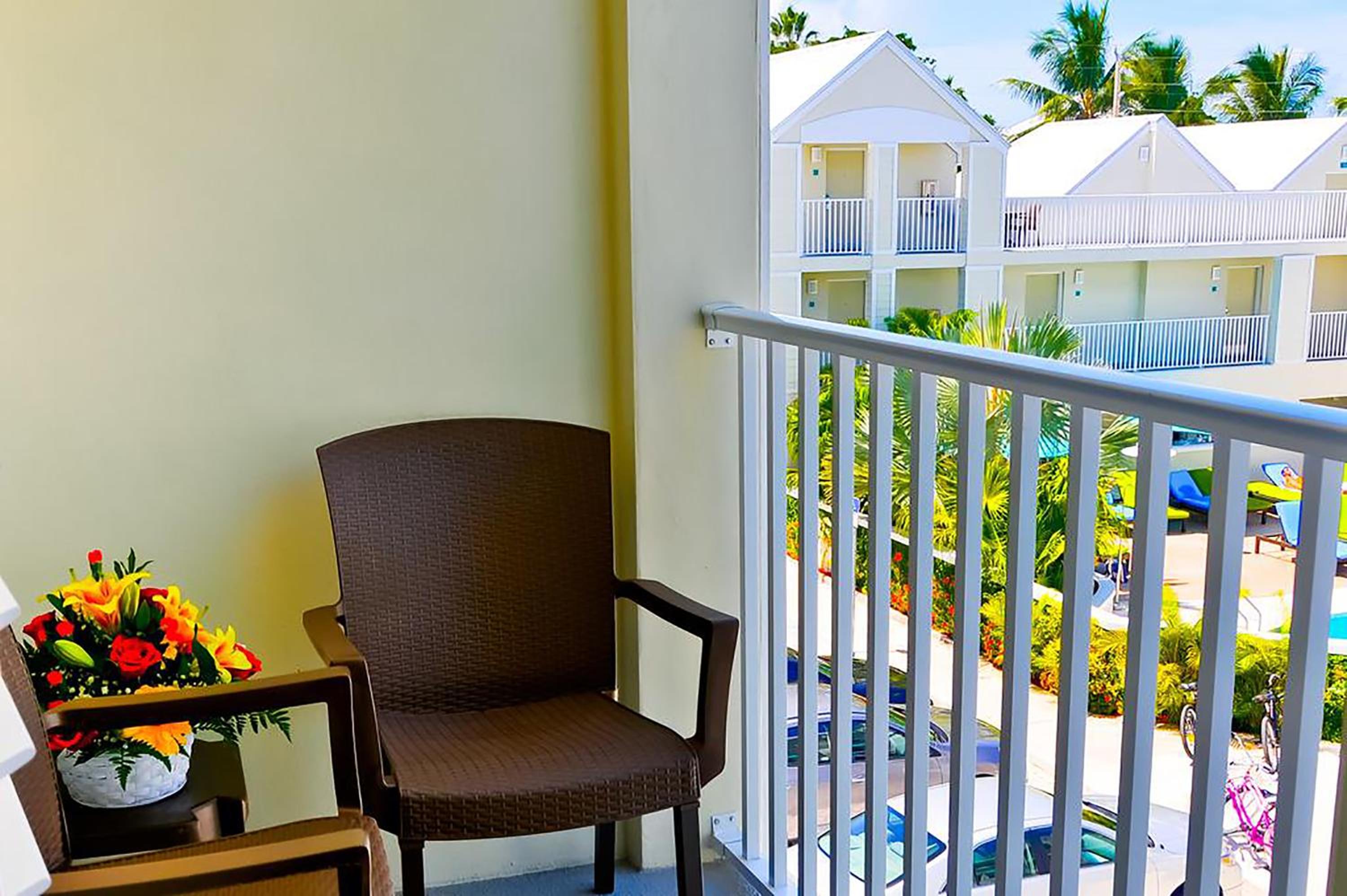 Superior King Room with Pool View and Balcony - Photo 3