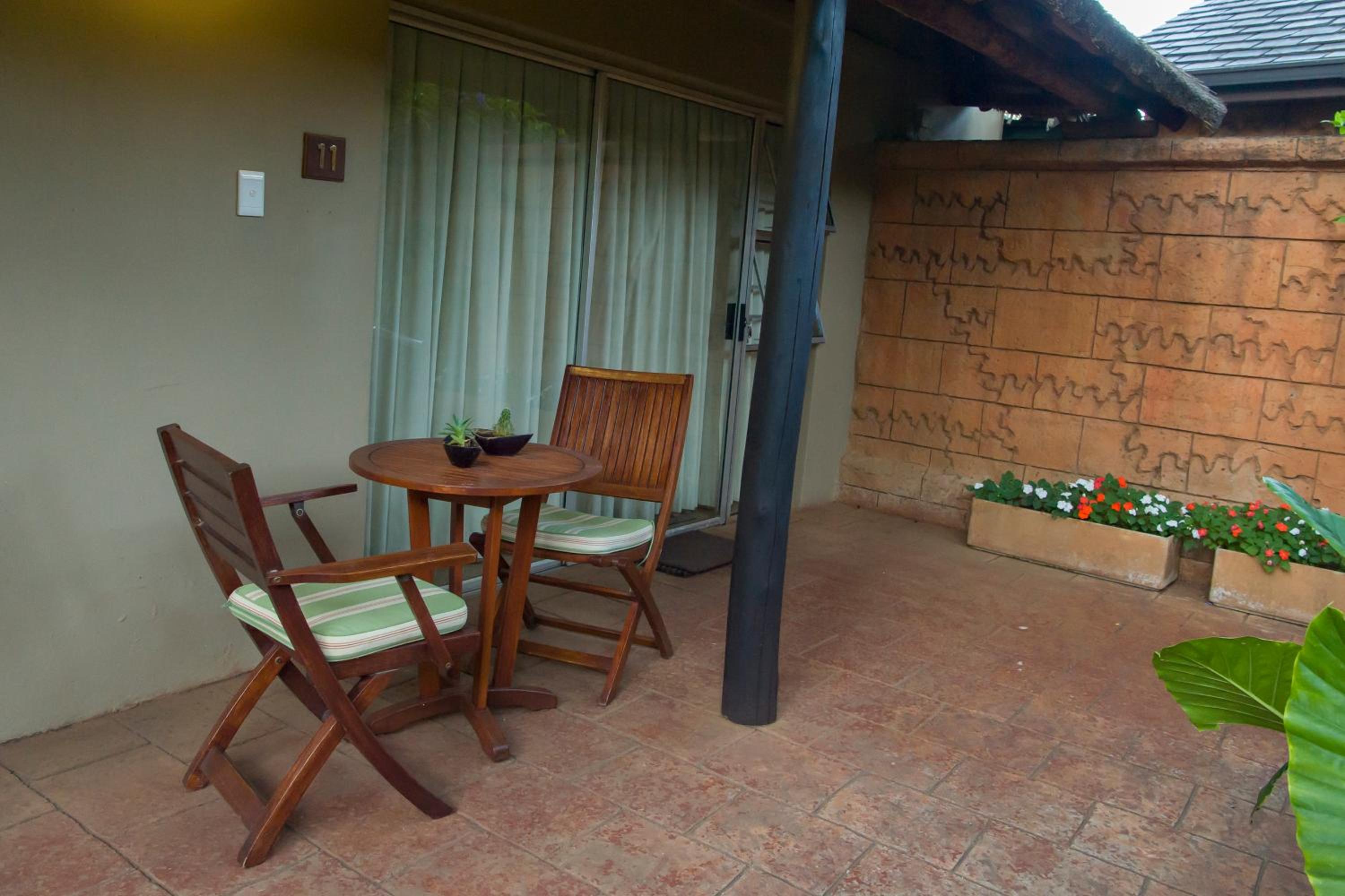 Twin or King Room with Garden Access (Full Bathroom) - Room 11 photo 3