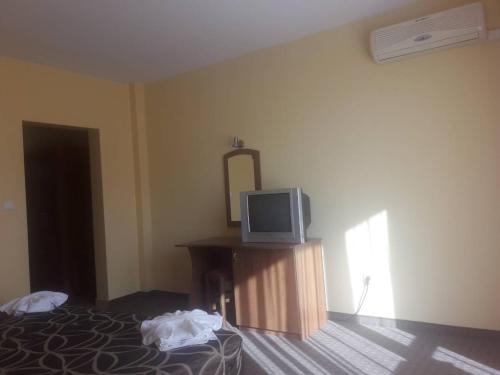 Deluxe Double Room (2 Adults + 1 Child) photo 2