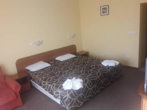 Deluxe Double Room (2 Adults + 1 Child)