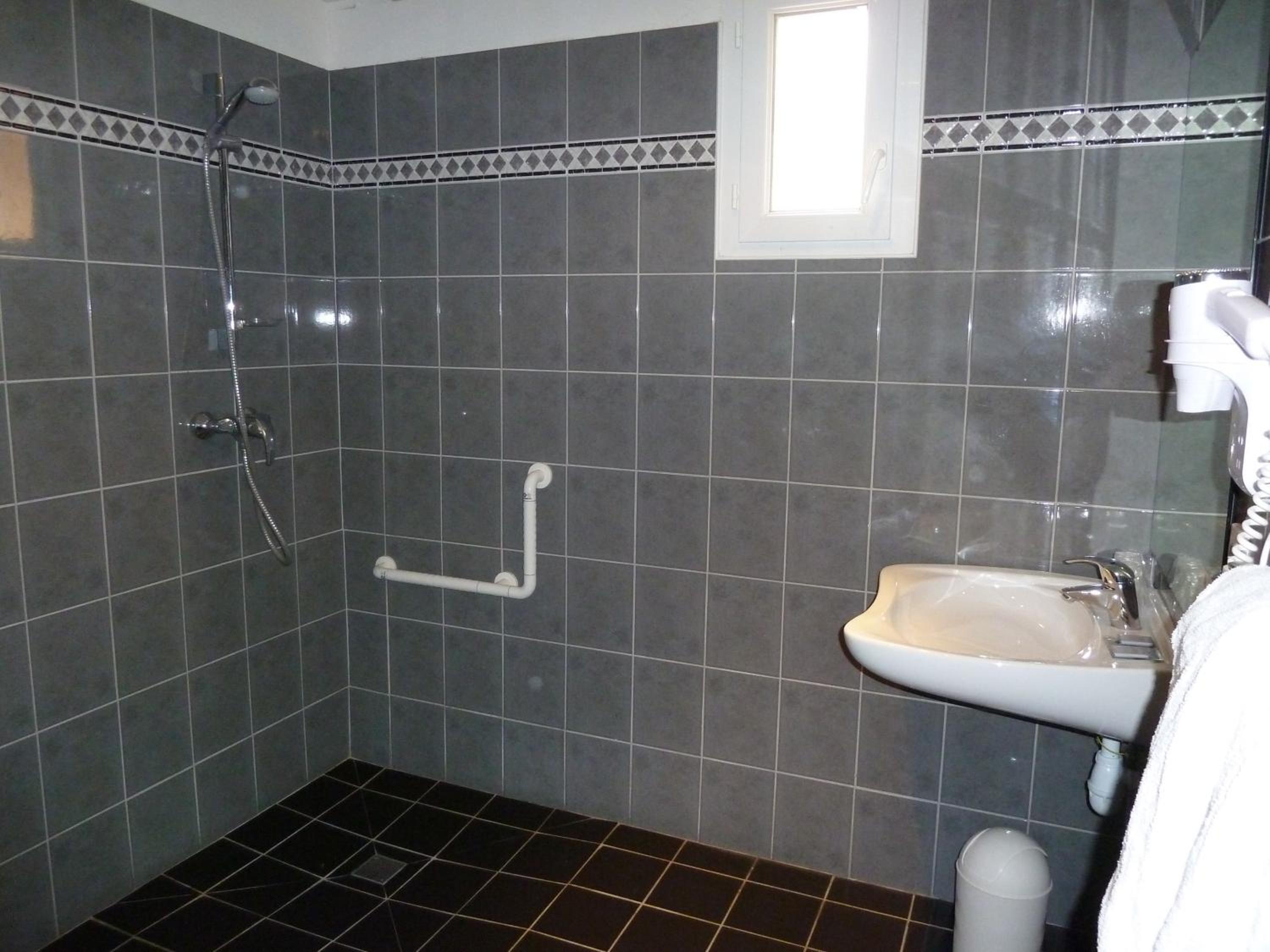 Two-Bedroom Family Suite (5 Adults) - Photo 5
