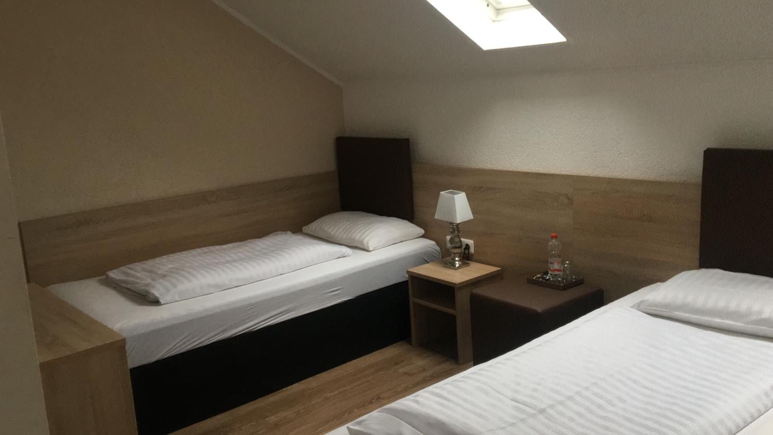 Standard Double or Twin Room - Photo 10