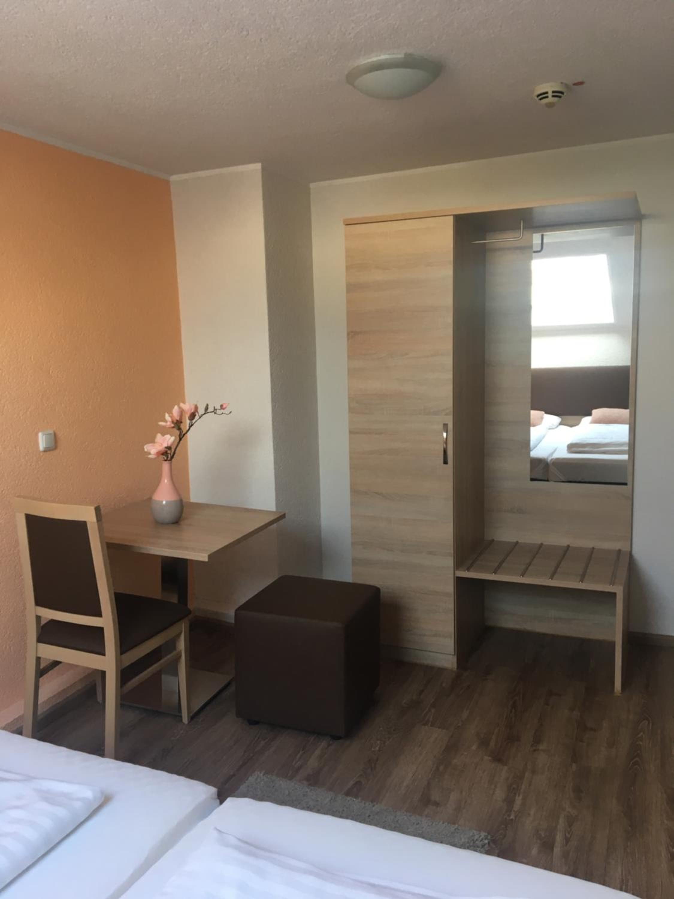 Standard Double or Twin Room - Photo 3