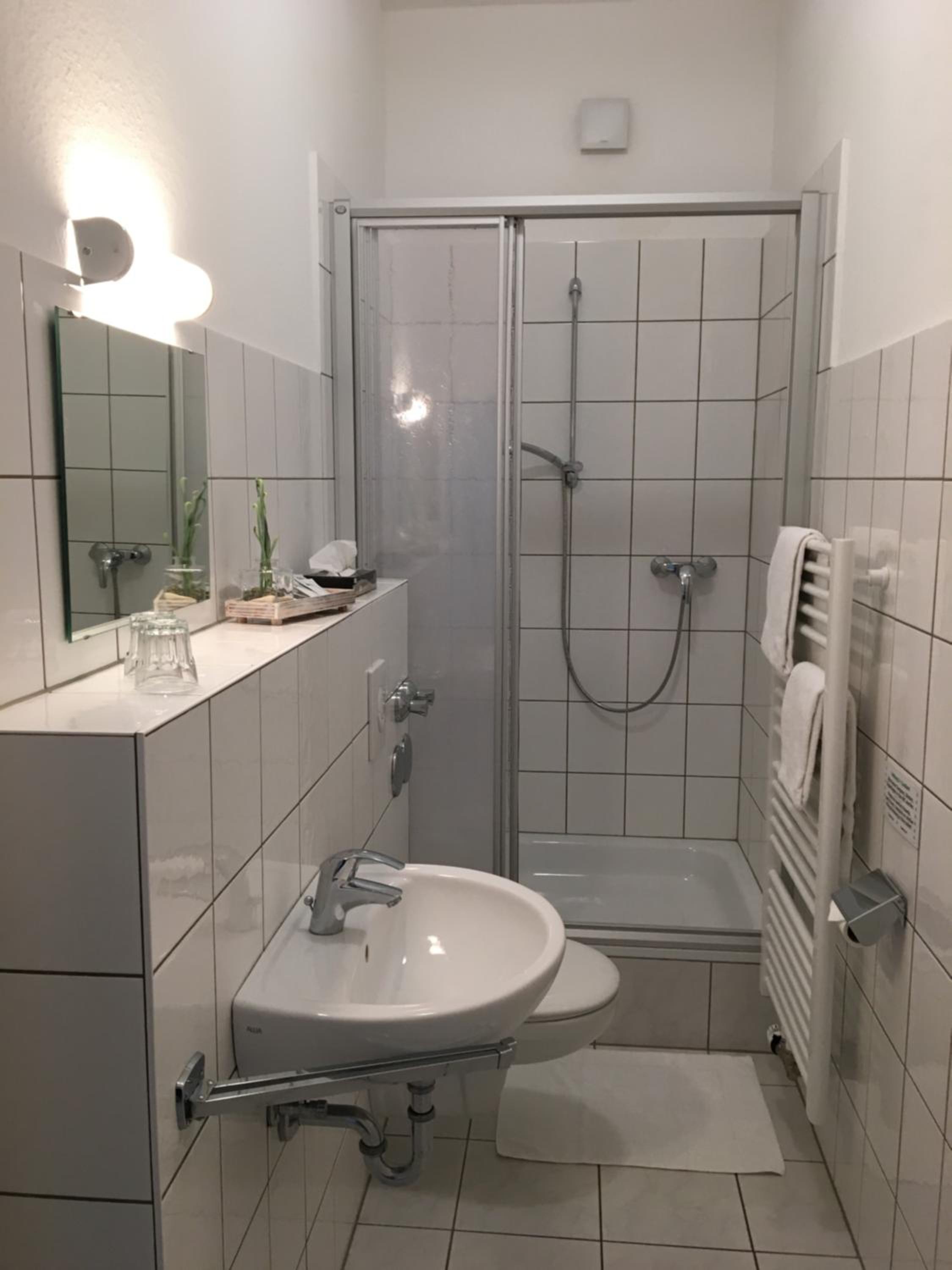 Standard Double or Twin Room - Photo 4