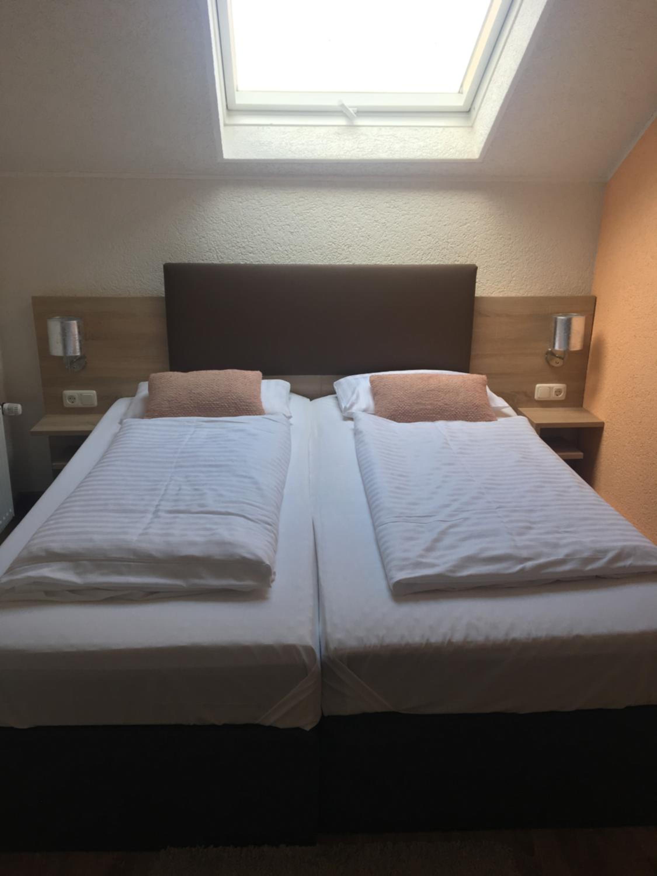 Standard Double or Twin Room - Photo 6