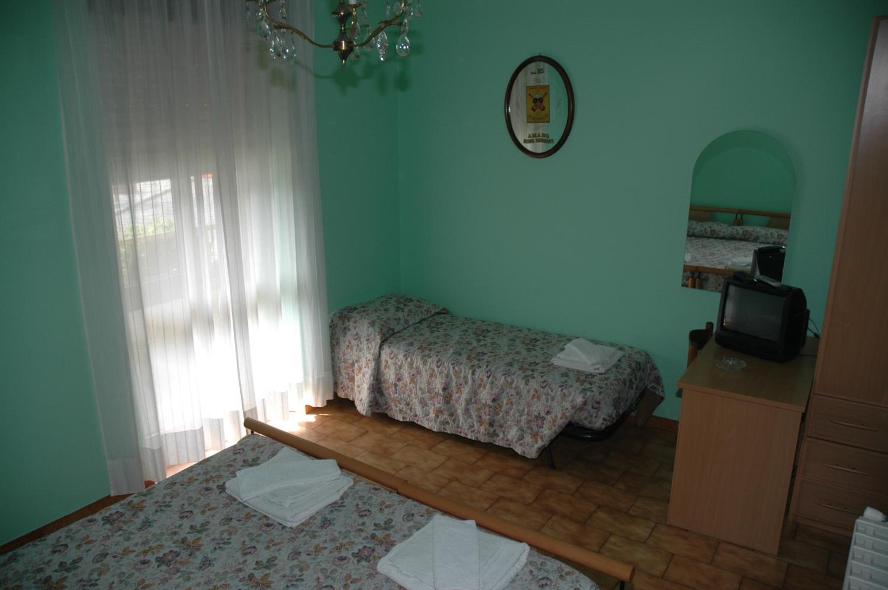 Triple Room with Private Bathroom photo 3