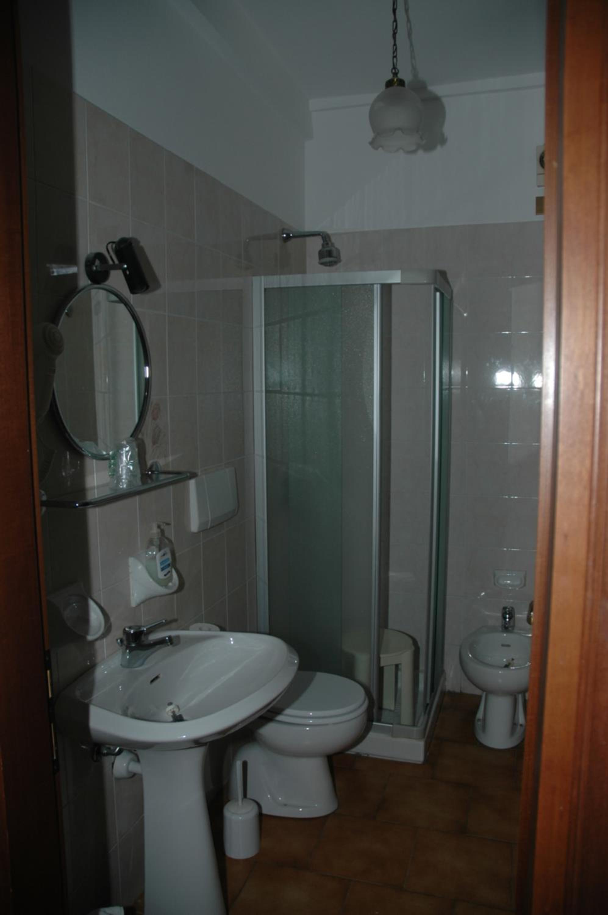 Quadruple Room with Private Bathroom - Photo 3