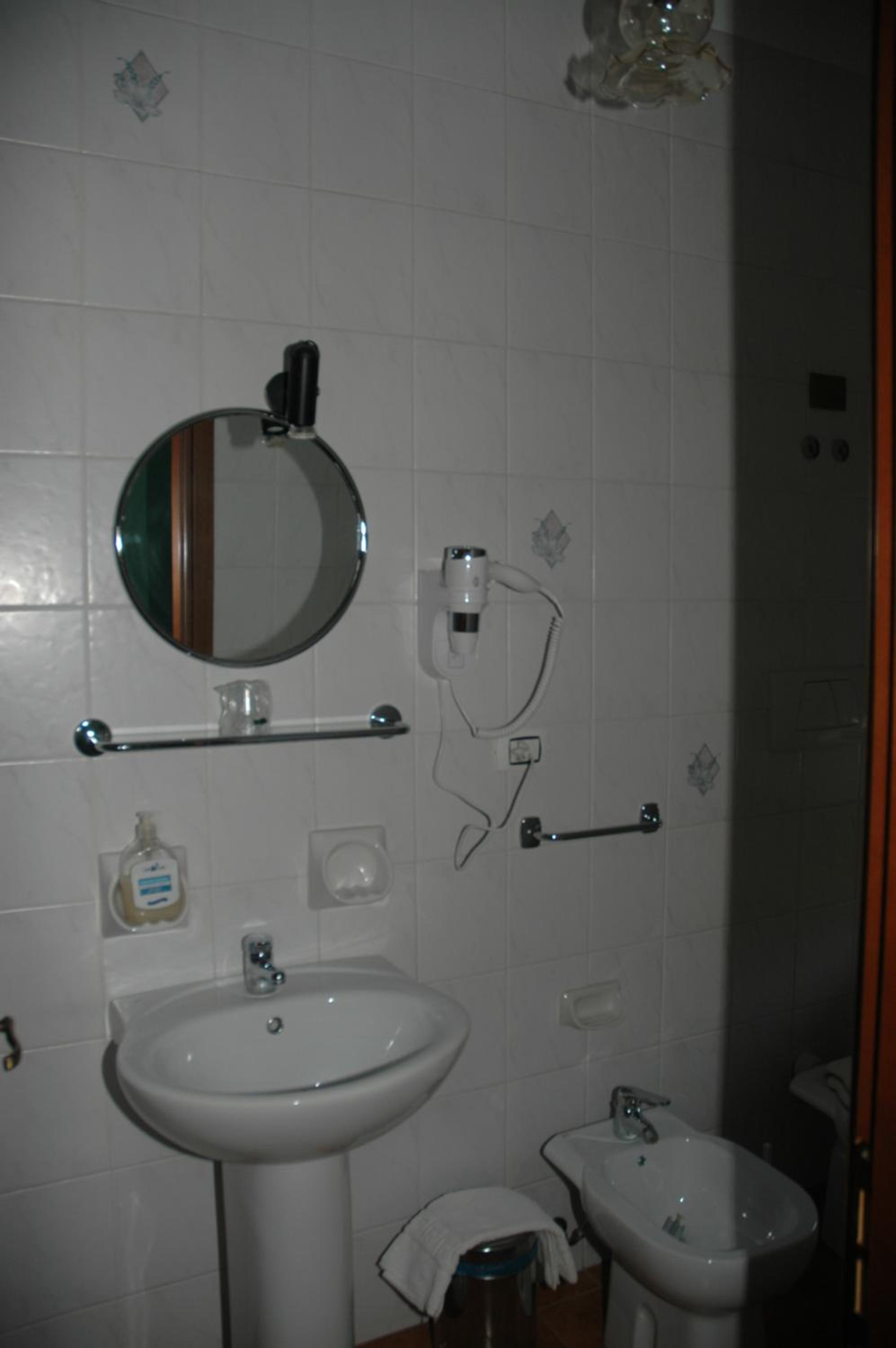 Single Room with Private Bathroom photo 2