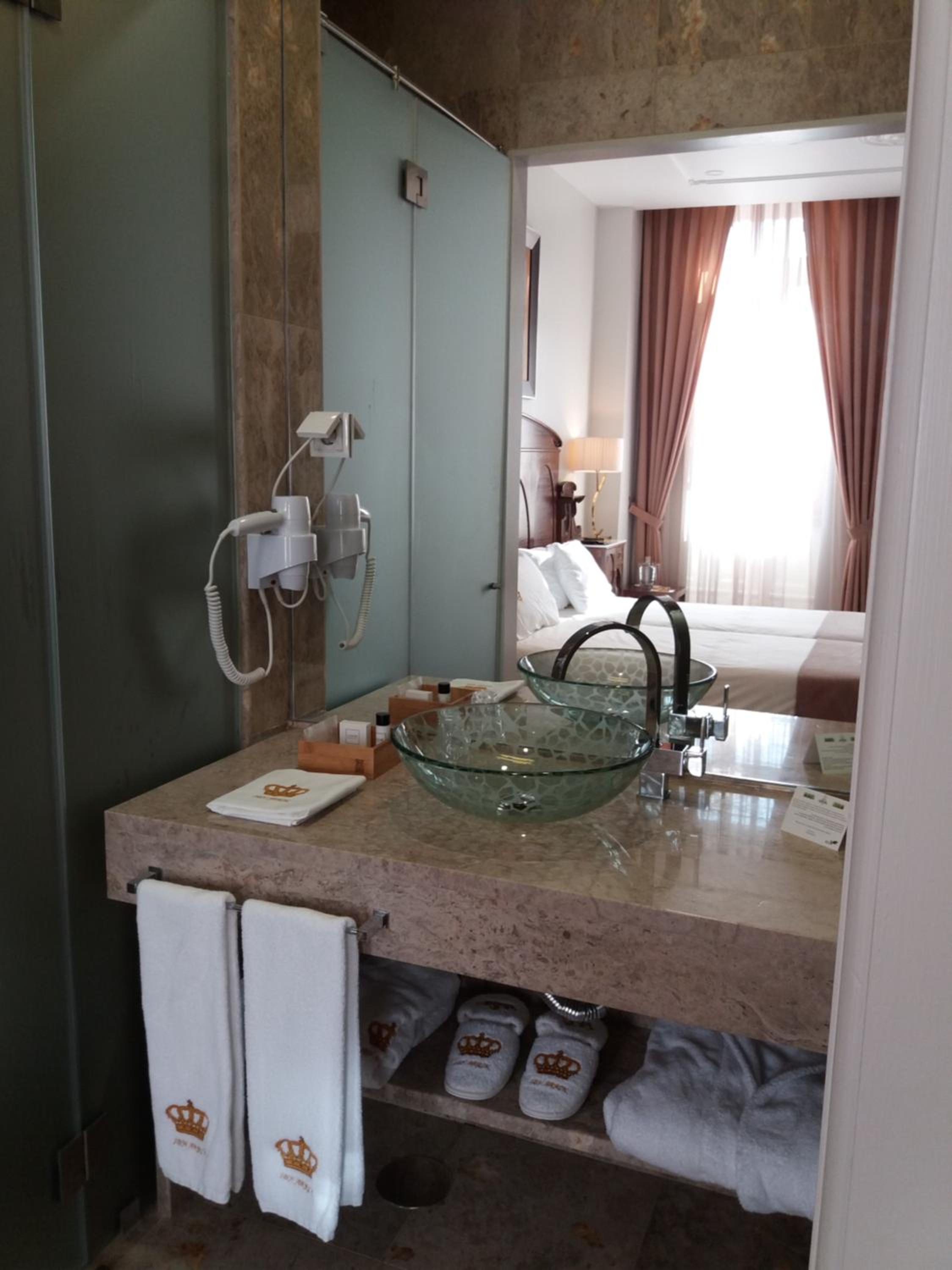 Superior Double or Twin Room photo 3
