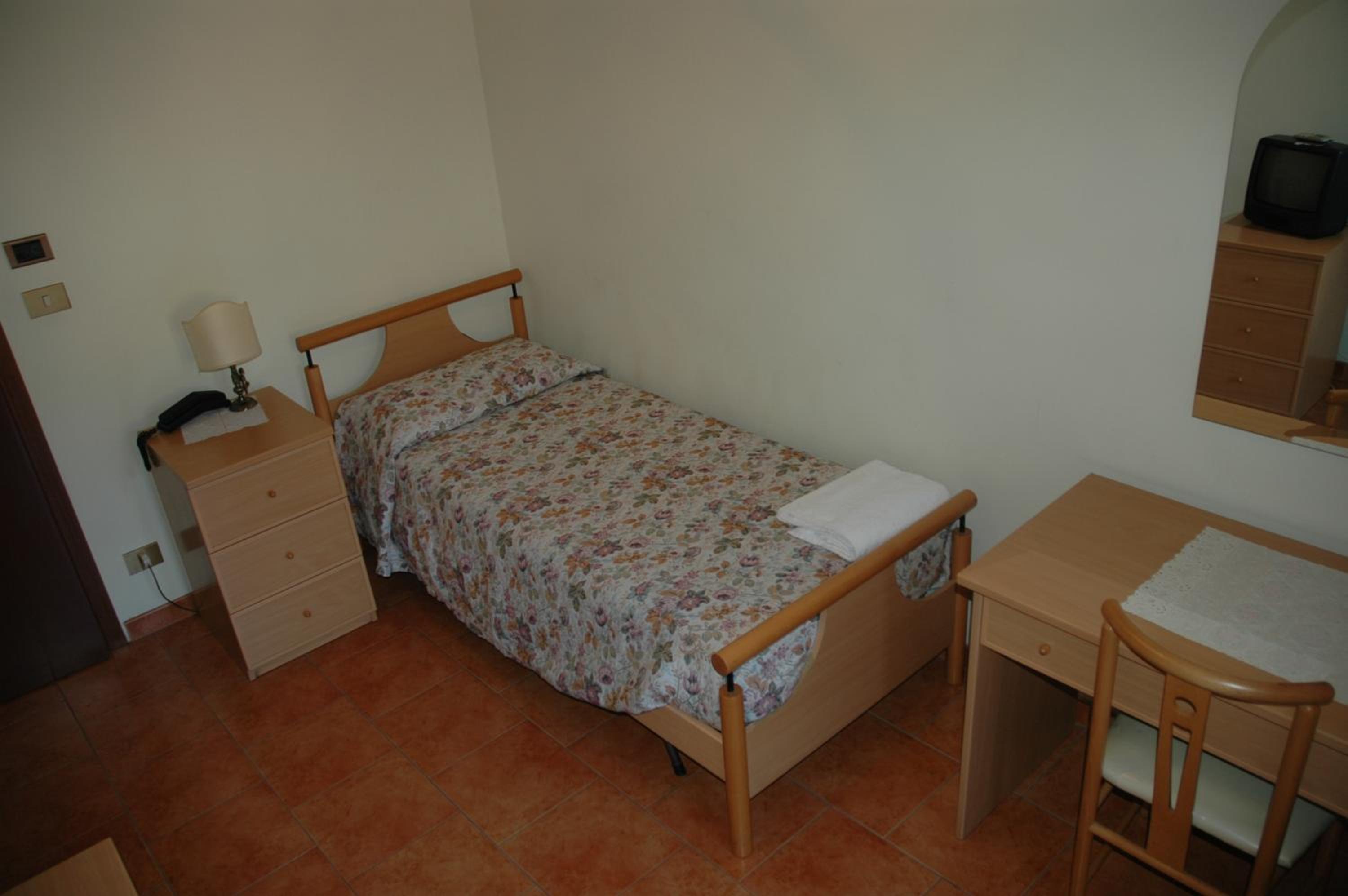 Single Room with Private Bathroom photo 1