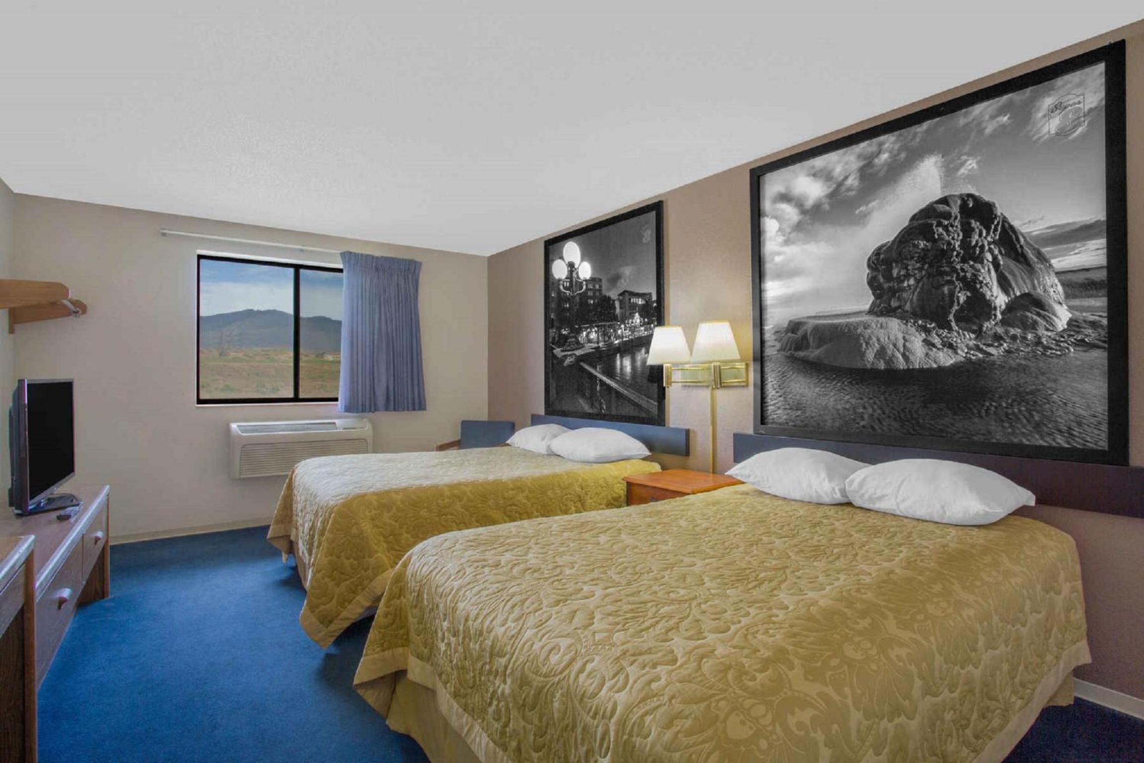 Deluxe Double Room with Two Double Beds - Non-Smoking photo 1