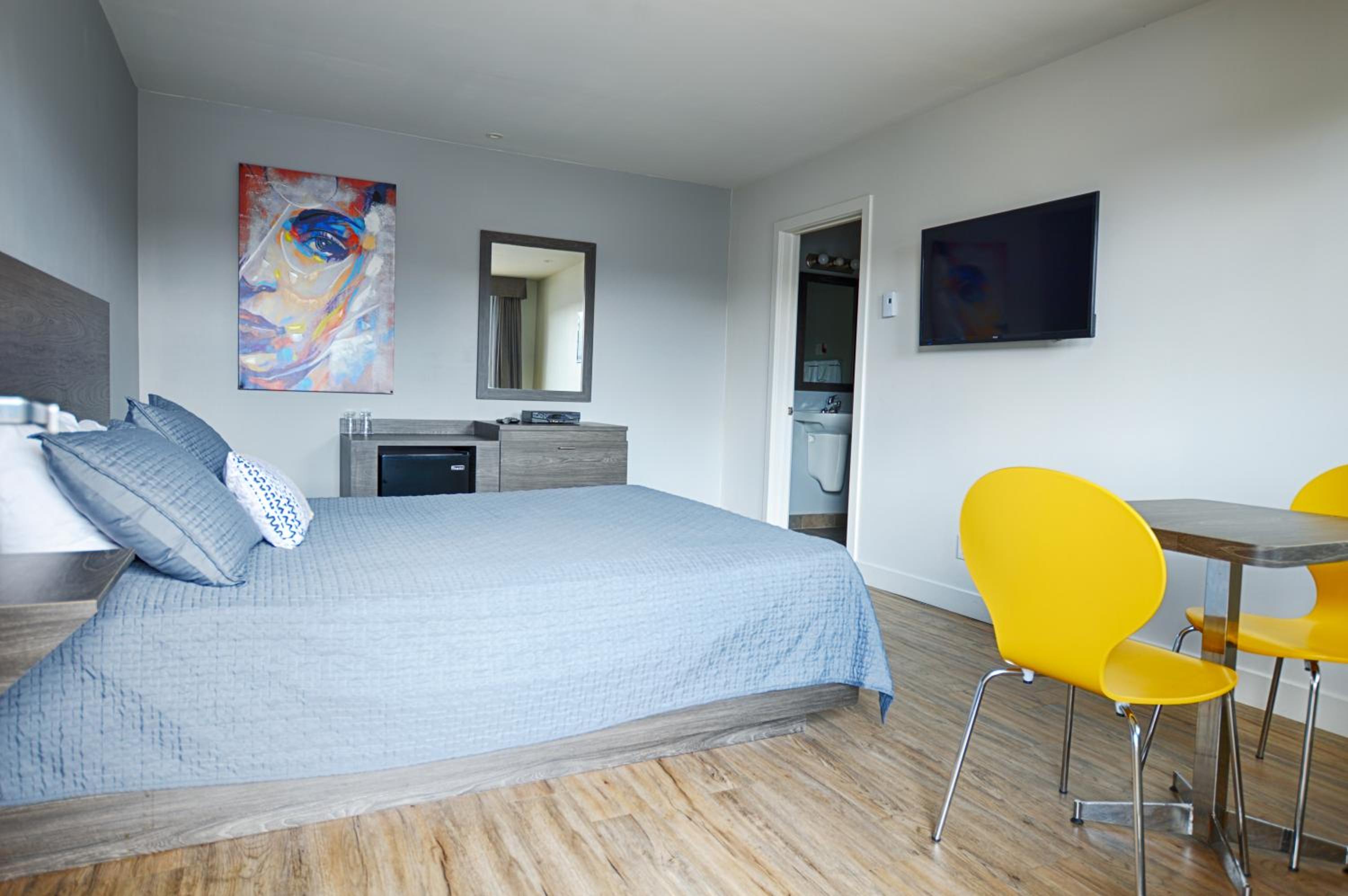 Standard Queen Room