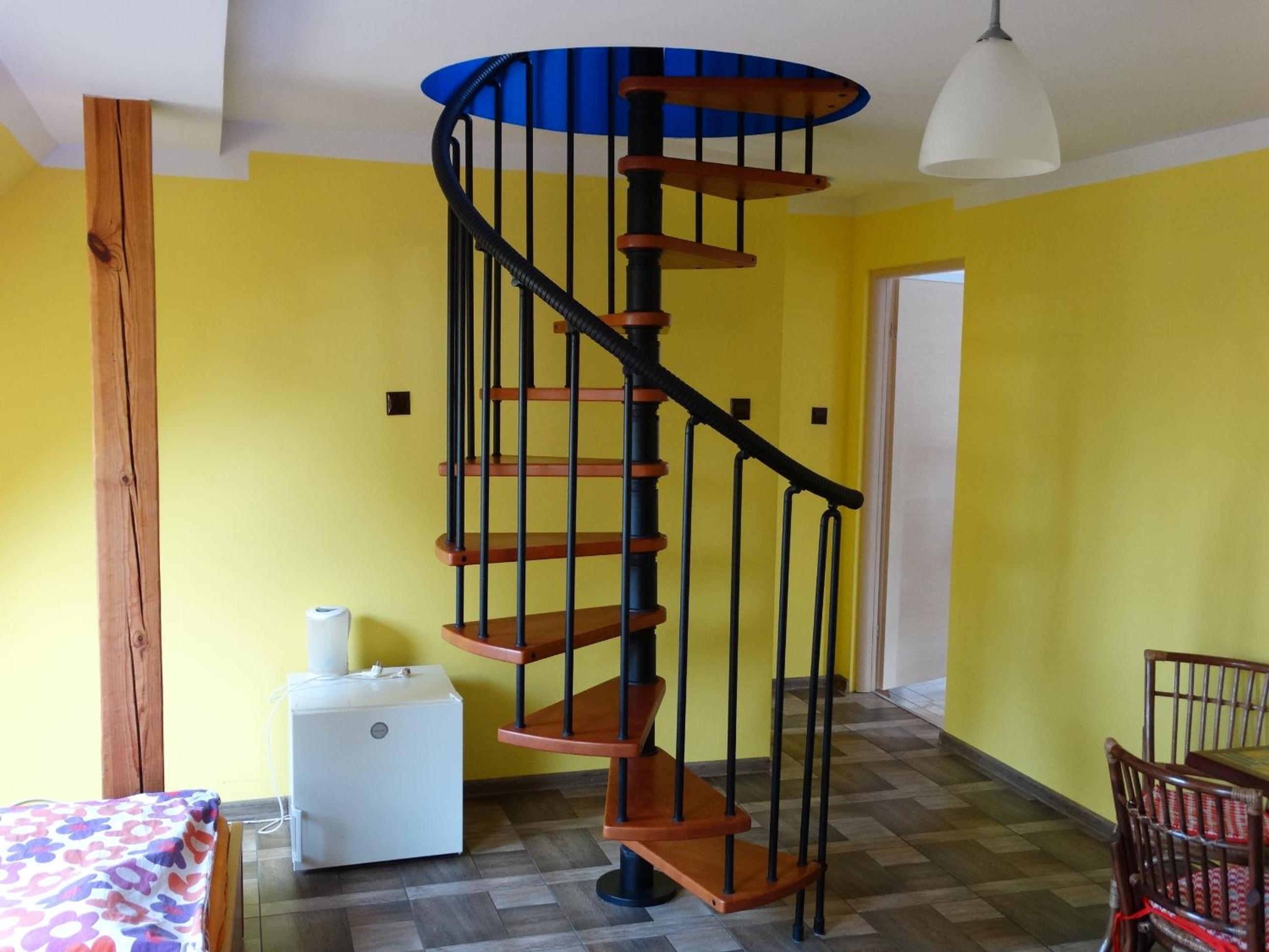 Family Room with Mezzanine - Photo 3