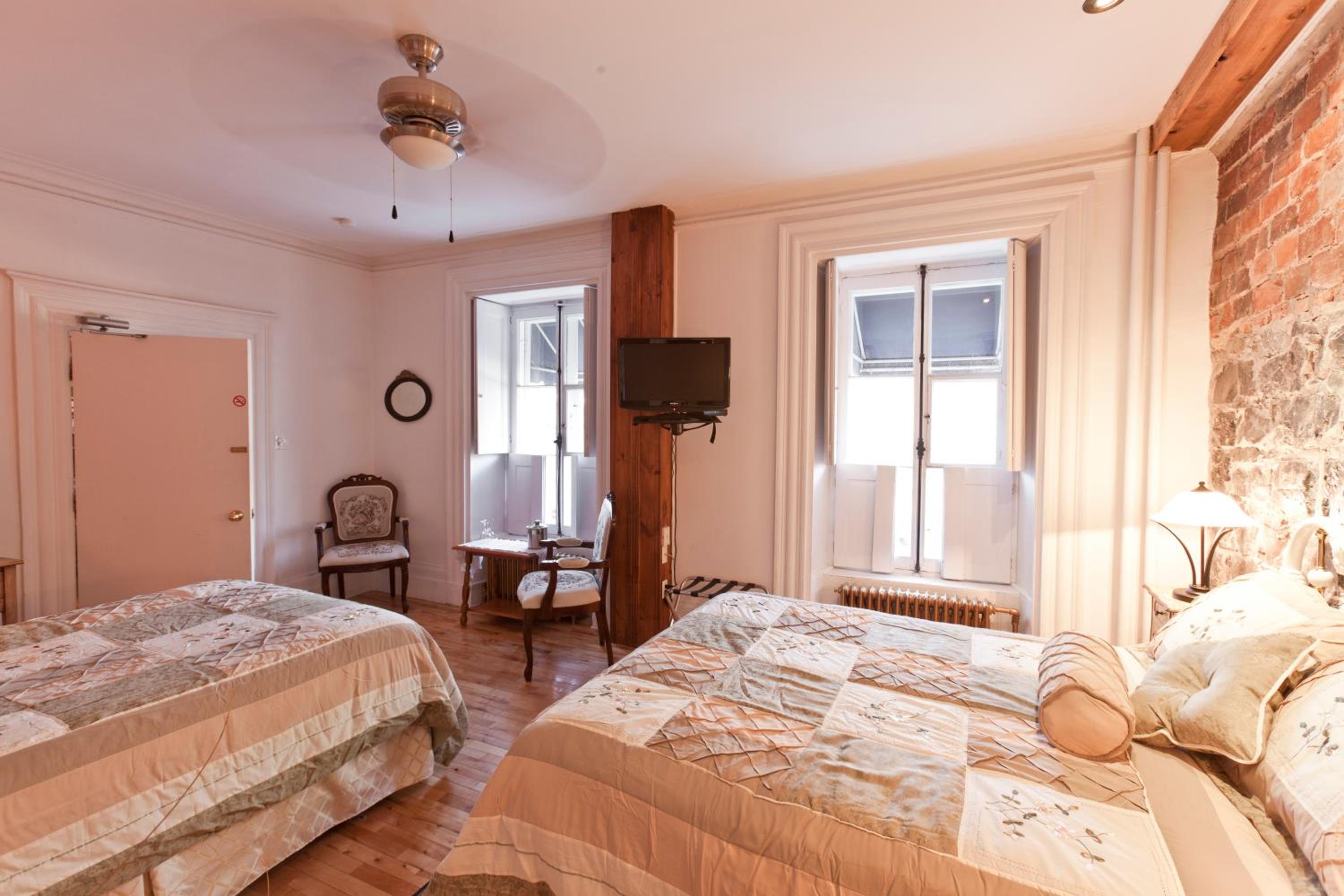 Queen Room photo 1
