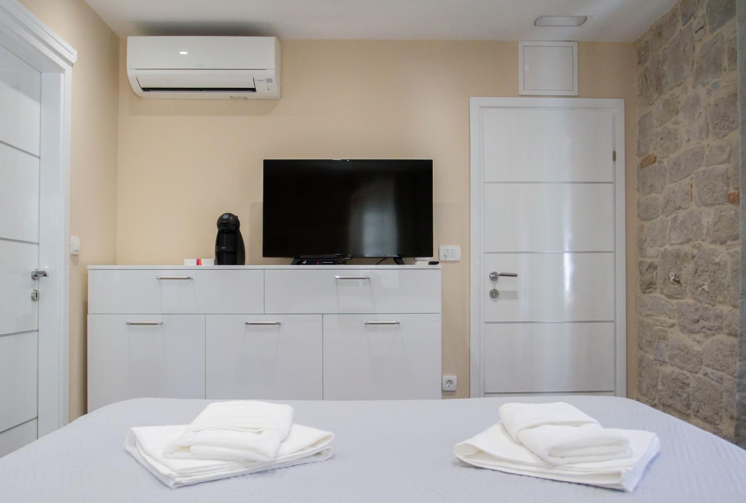 Superior King Room - Photo 24