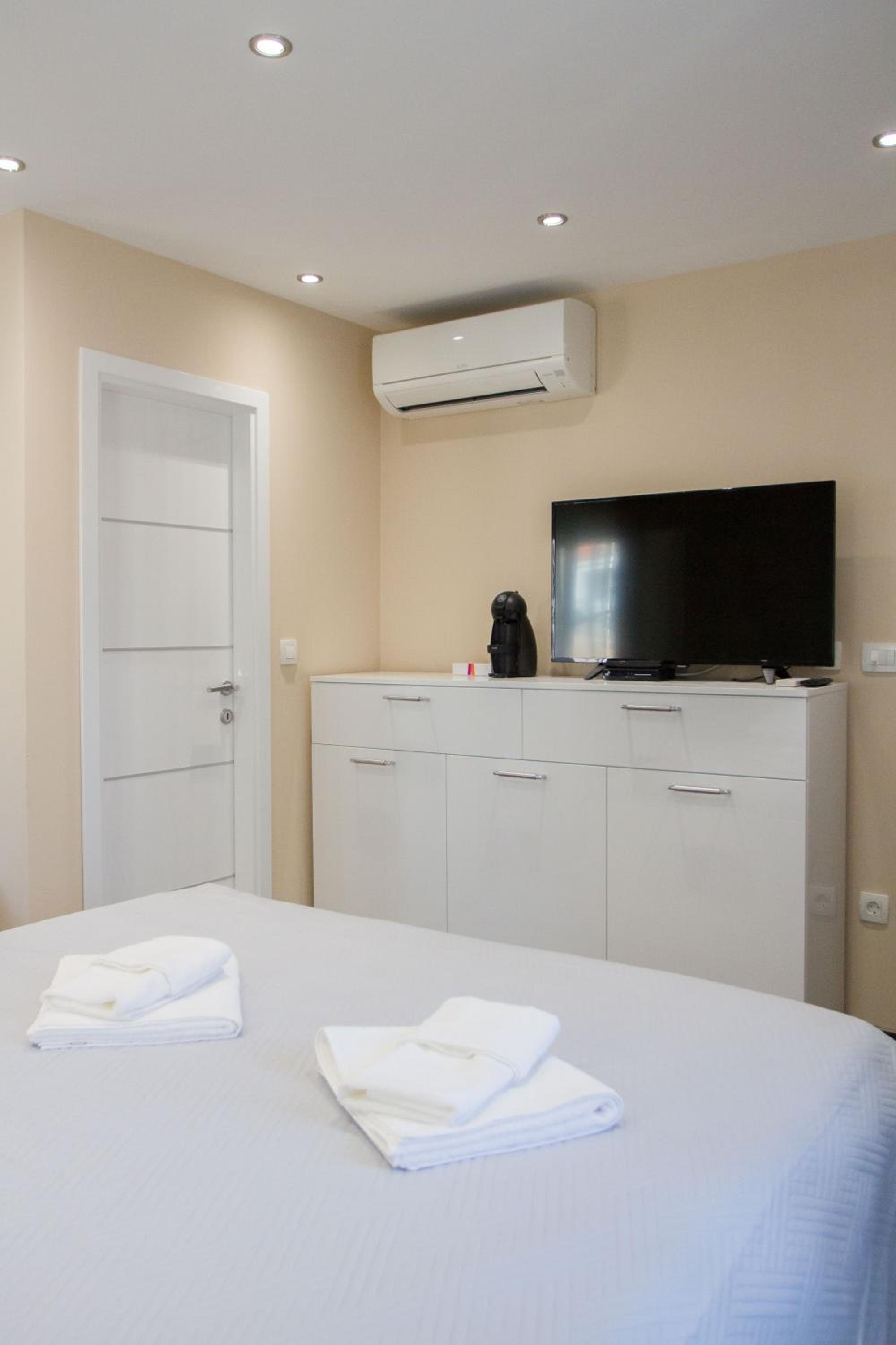 Superior King Room - Photo 18