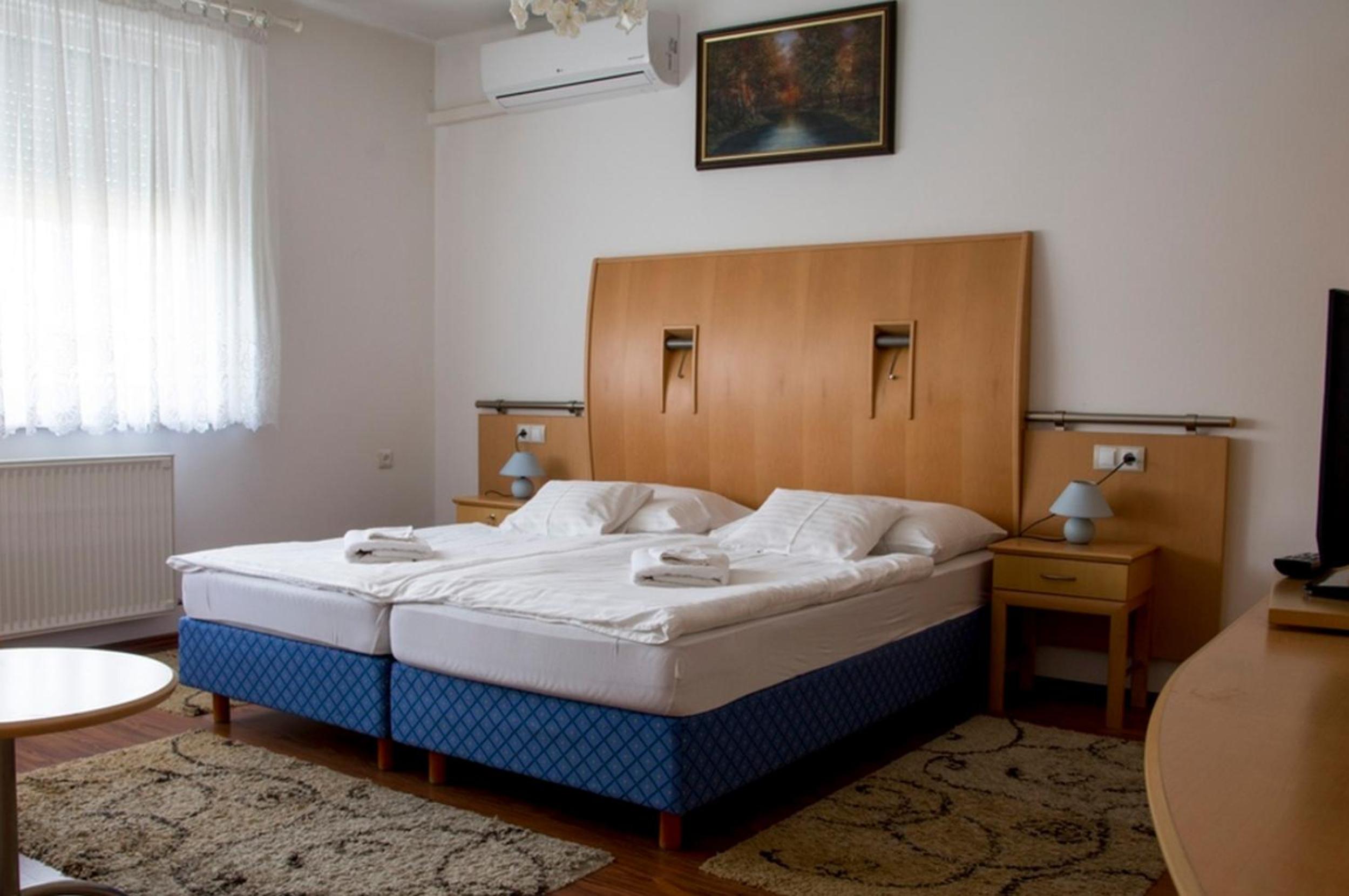 Double Room - Photo 5