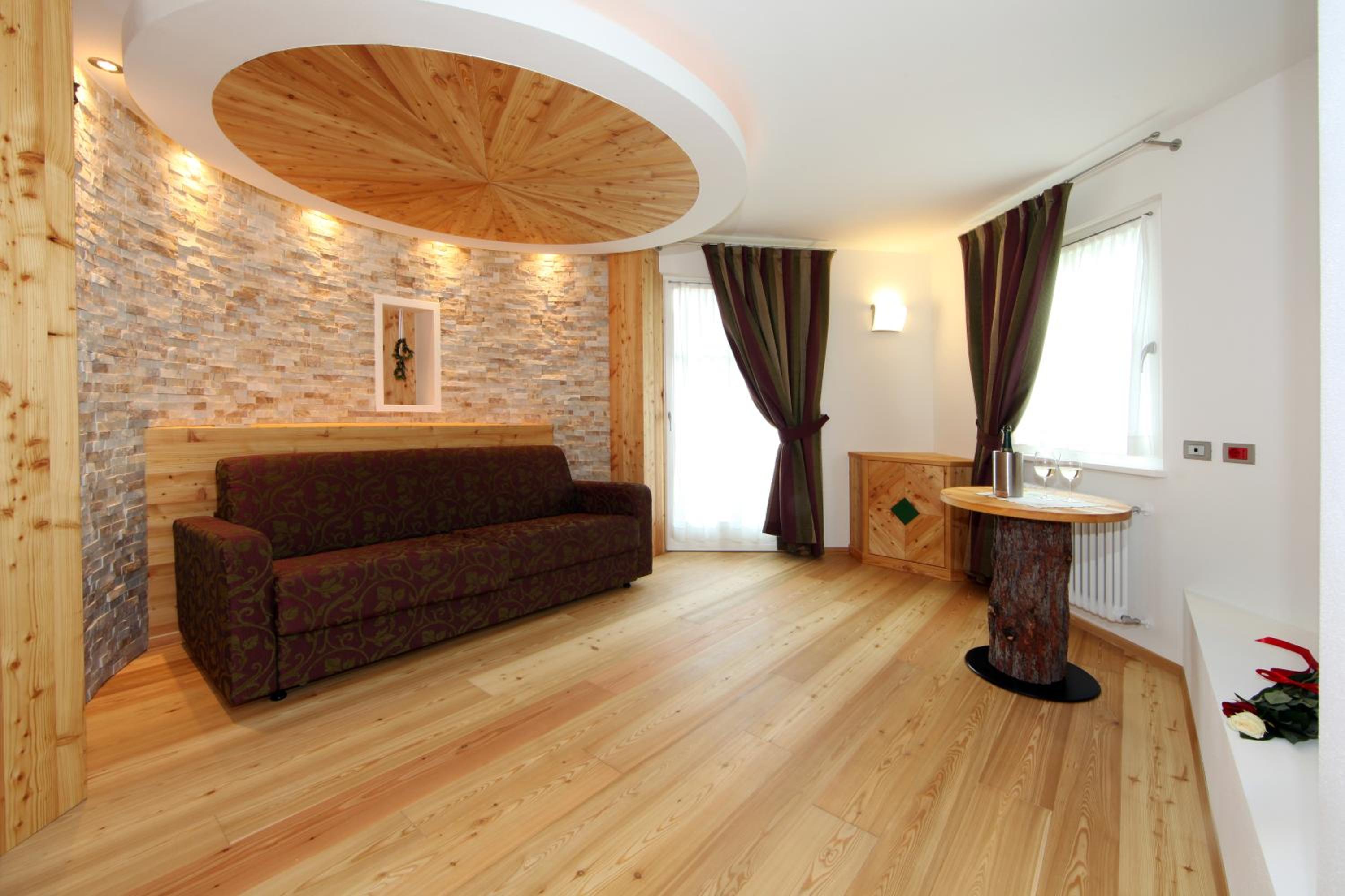 Suite with Hot Tub photo 3