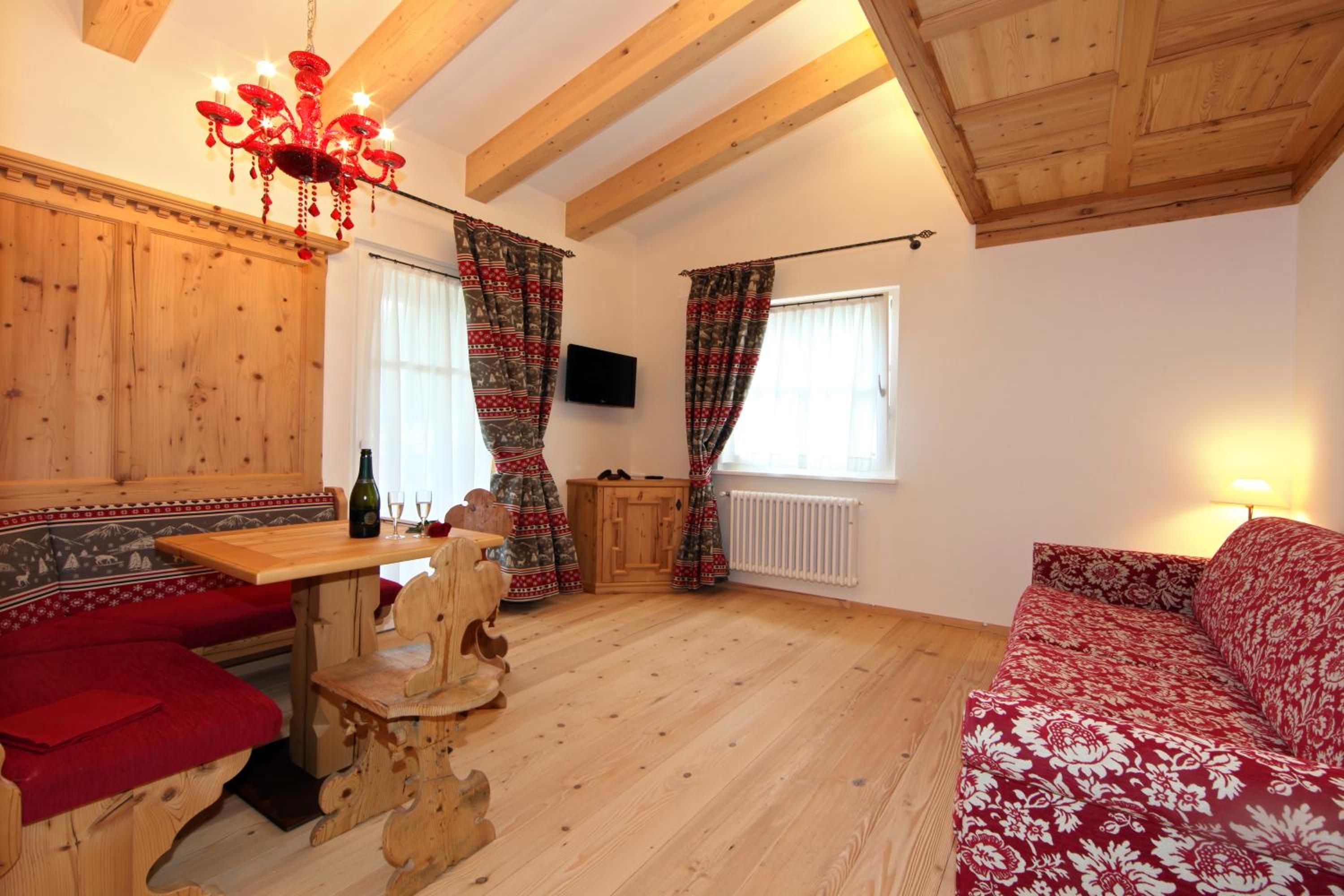 Deluxe Suite with Spa Bath photo 3