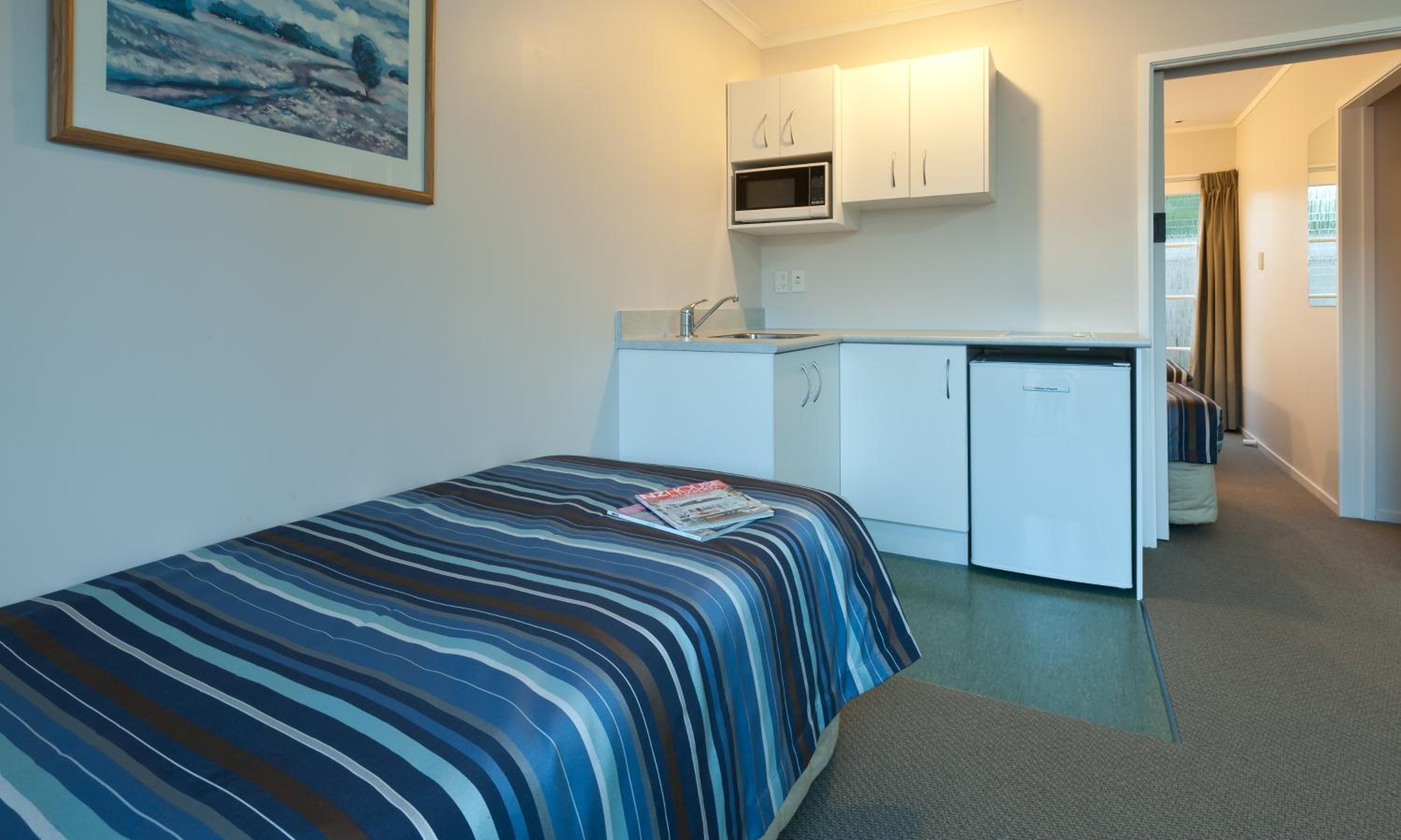 One-Bedroom Apartment photo 2