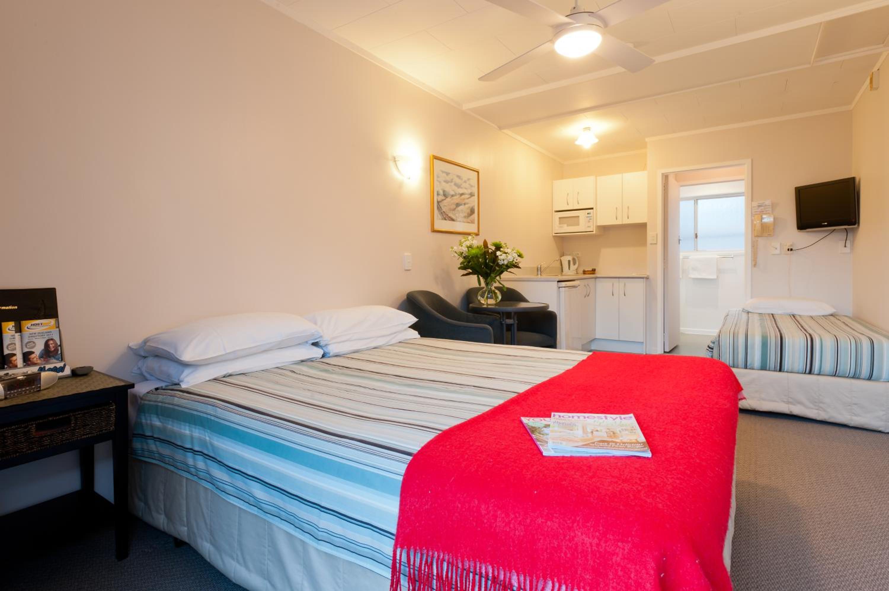 Small One-Bedroom Apartment photo 1