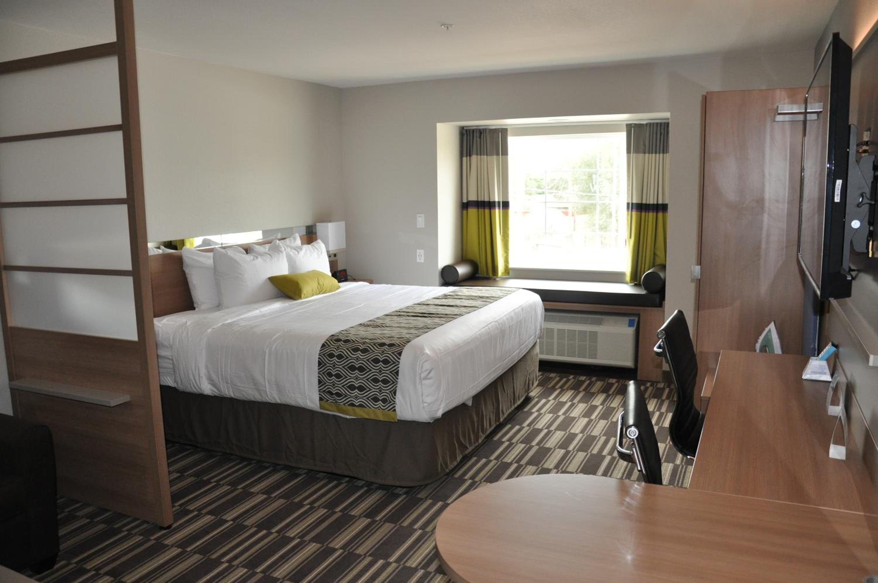 Queen Room photo 1