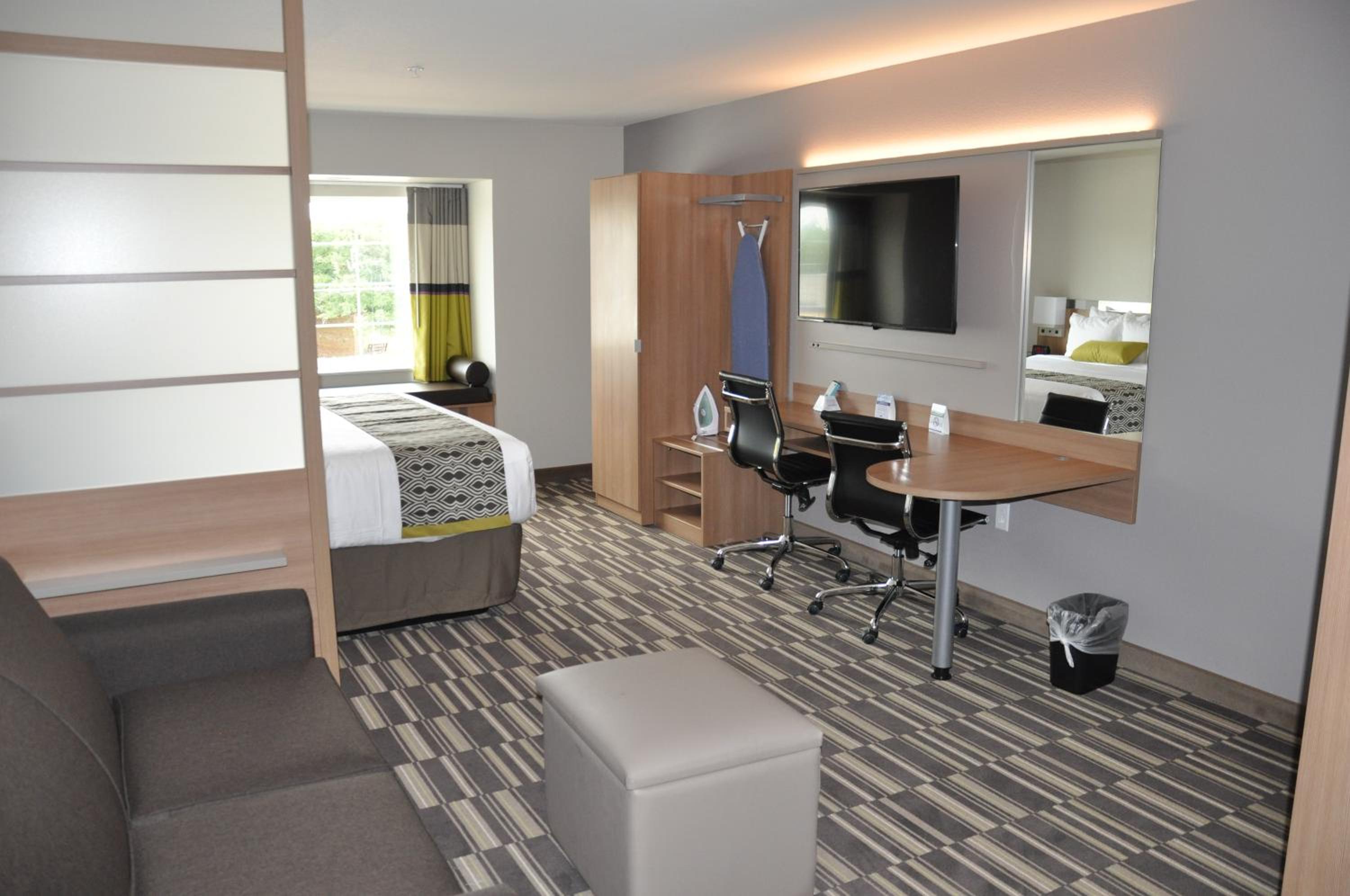 King Suite with Bath Tub - Mobility/Hearing Accessible - Non-Smoking photo 1