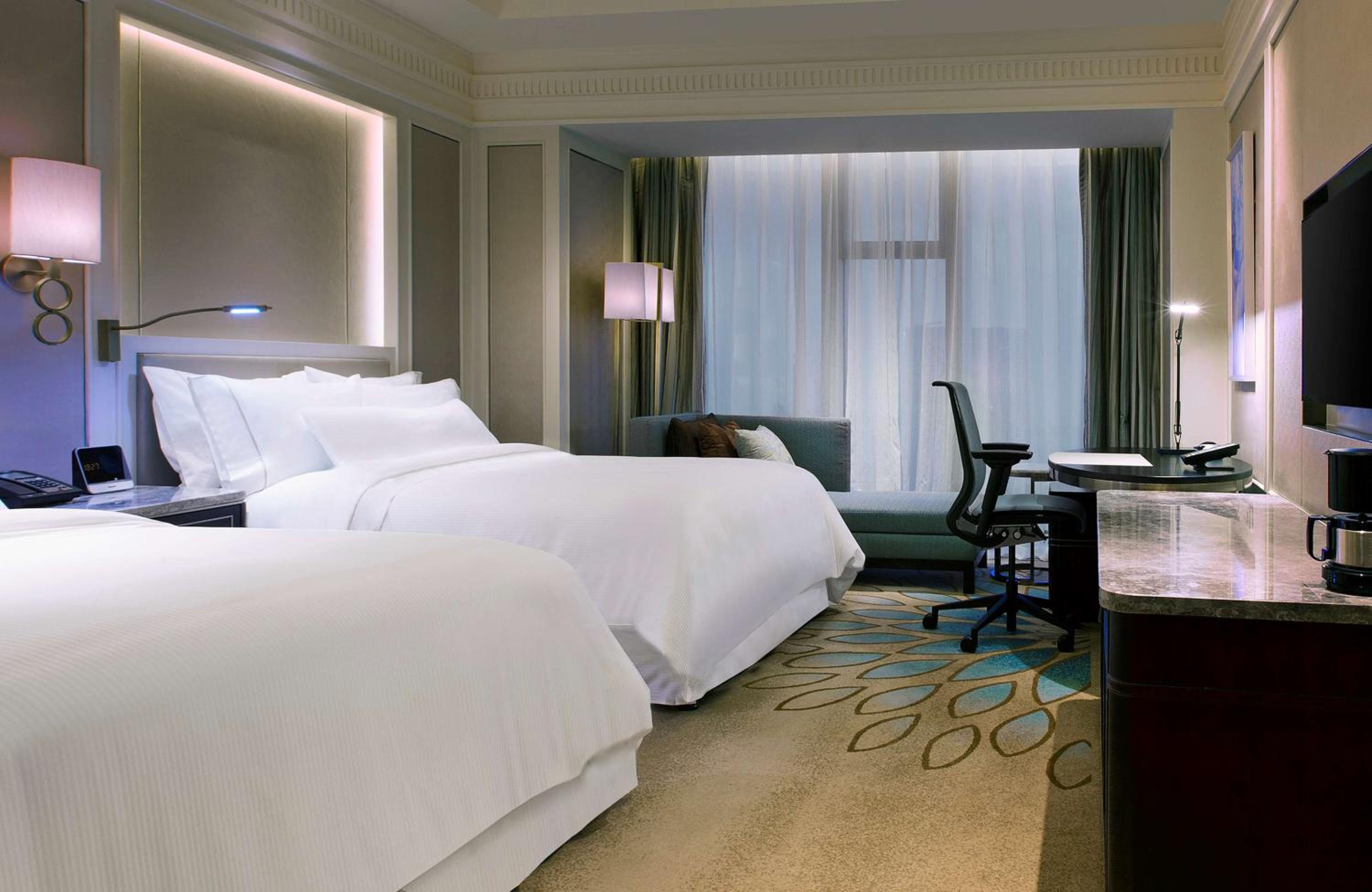 Club lounge access, Larger Guest room, 2 Double, City view