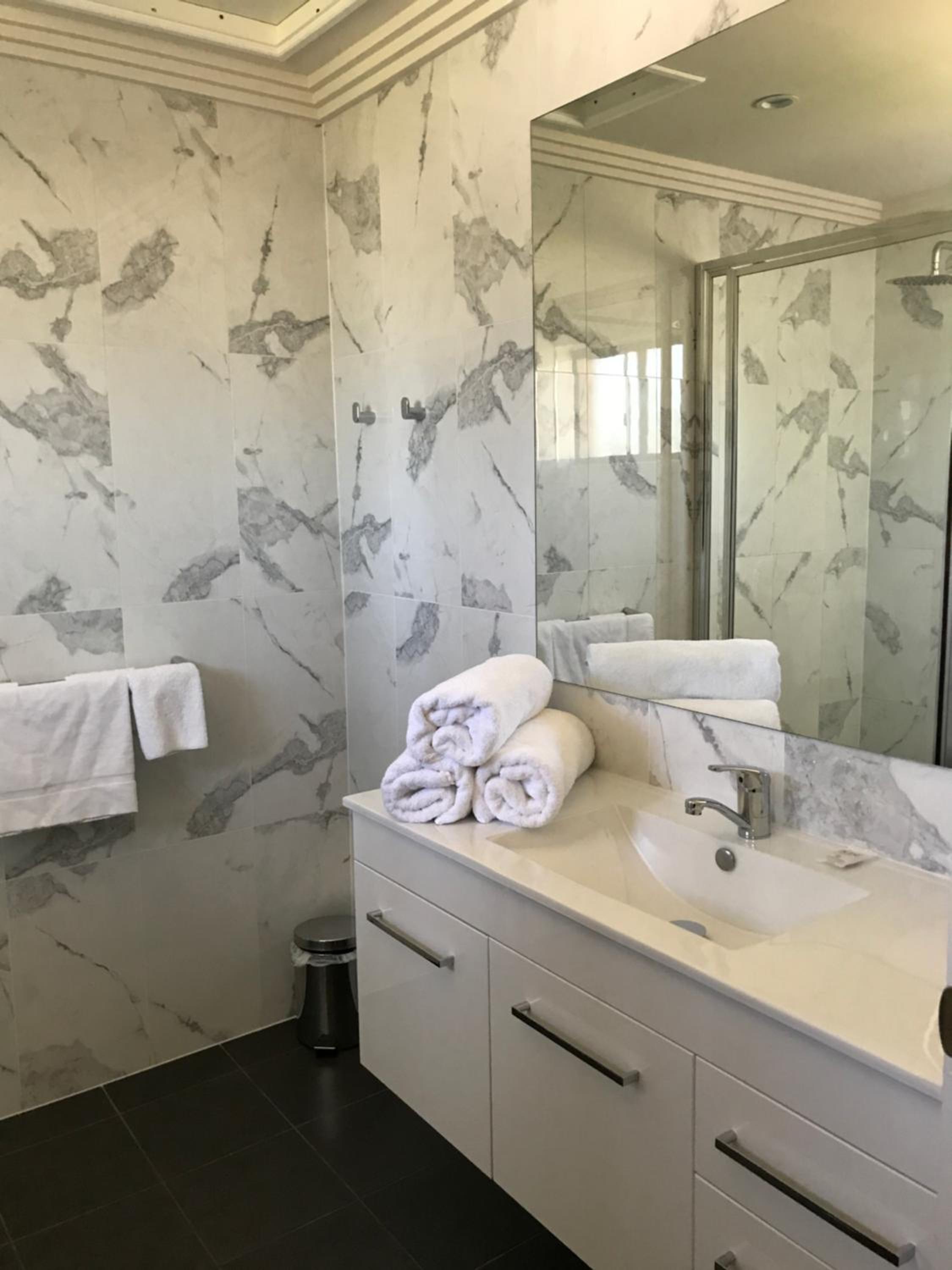 Deluxe Twin Room - Photo 3