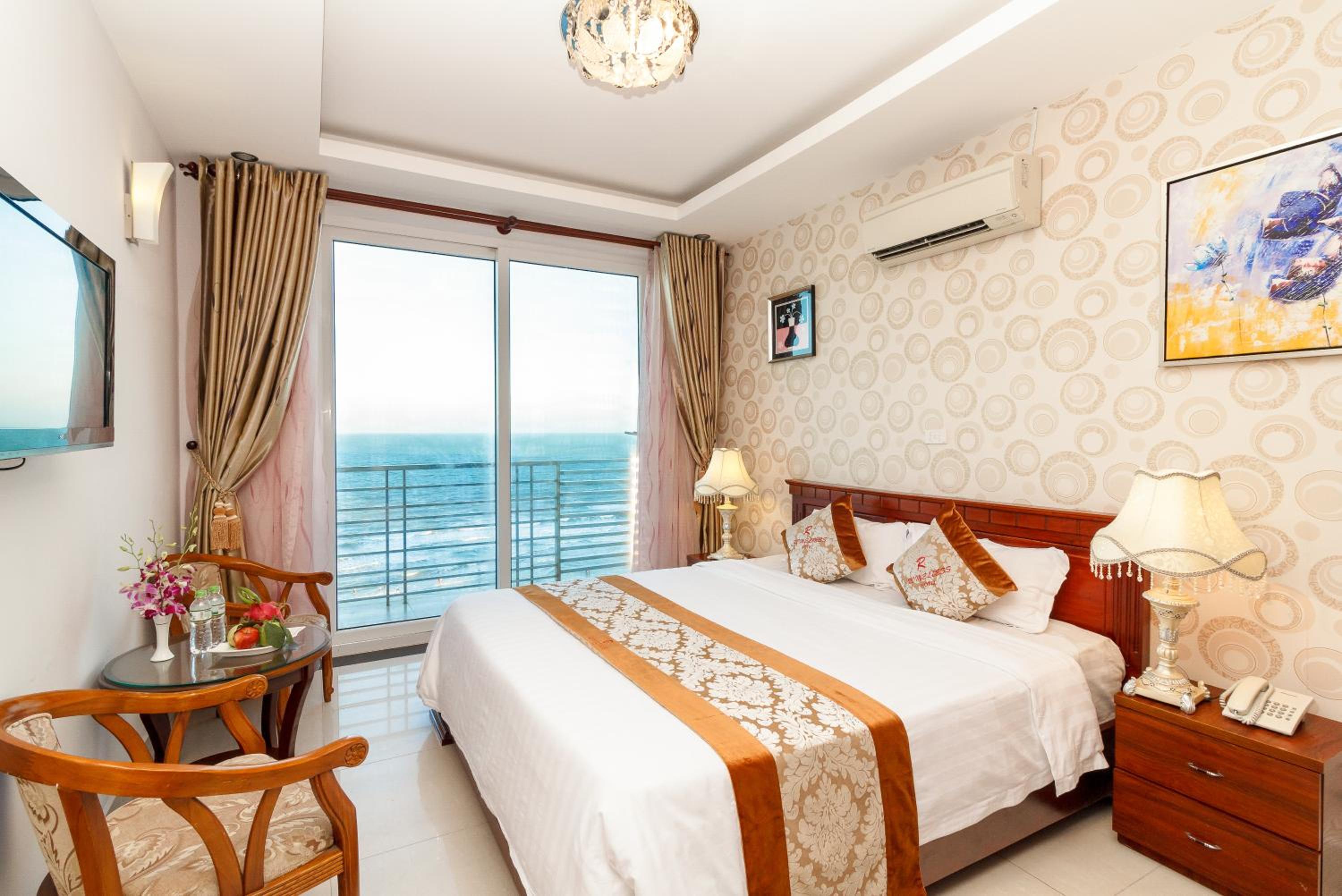 Deluxe Double or Twin Room with Sea View photo 2