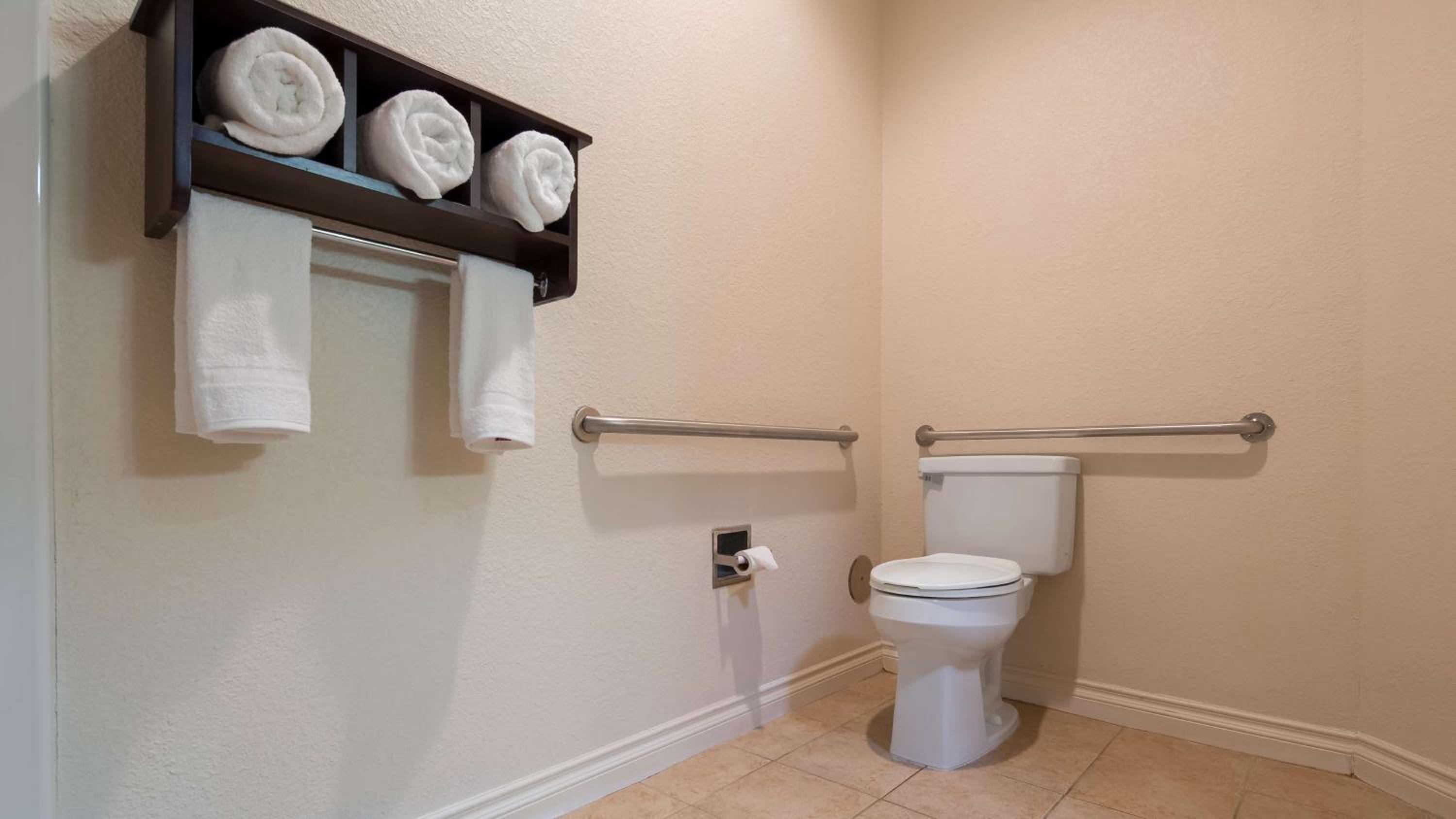 King Room with Roll-In Shower - Disability Access - Photo 2