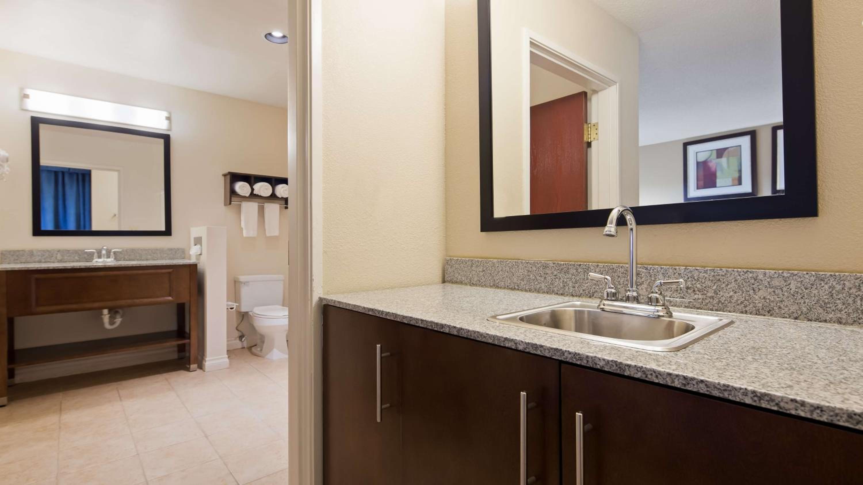 King Suite with Spa Bath - Non-Smoking - Photo 6