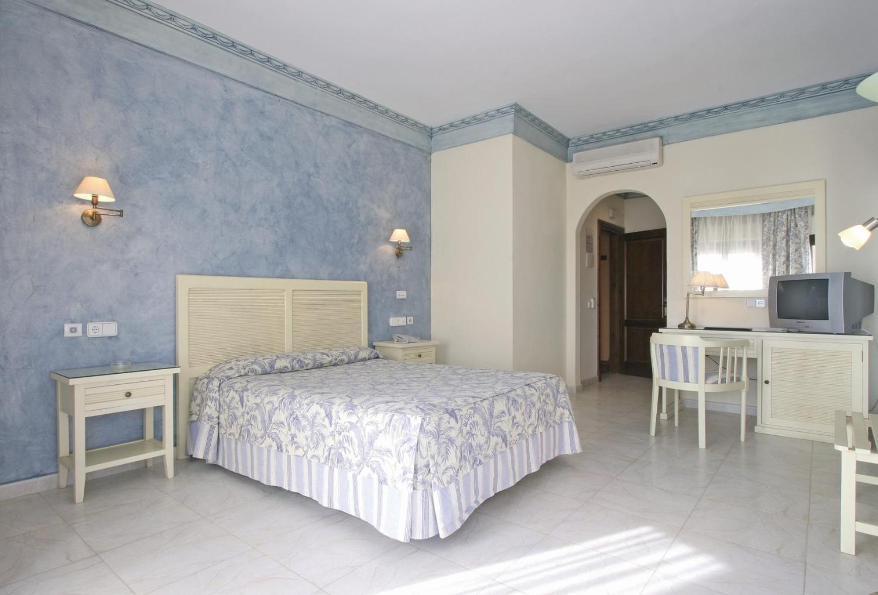 Double or Twin Room with Side Sea View photo 1
