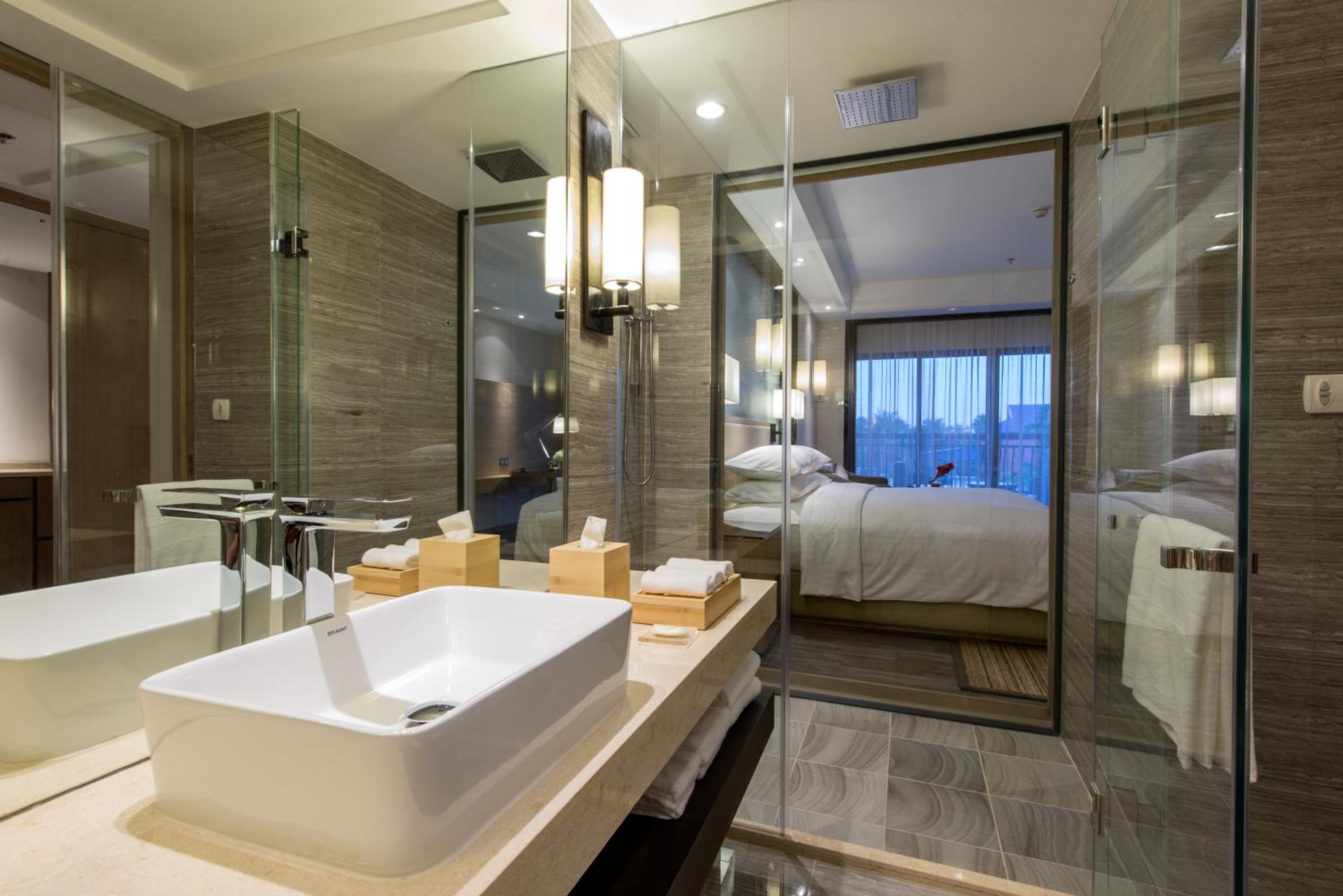 Deluxe Pool View Room, Guest room, 1 King, Balcony photo 3