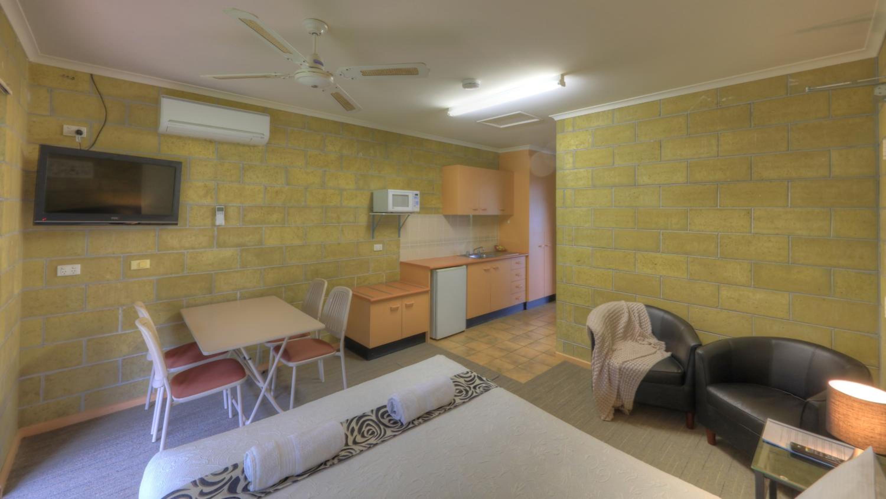 Queen Room - Disability Access - Photo 3