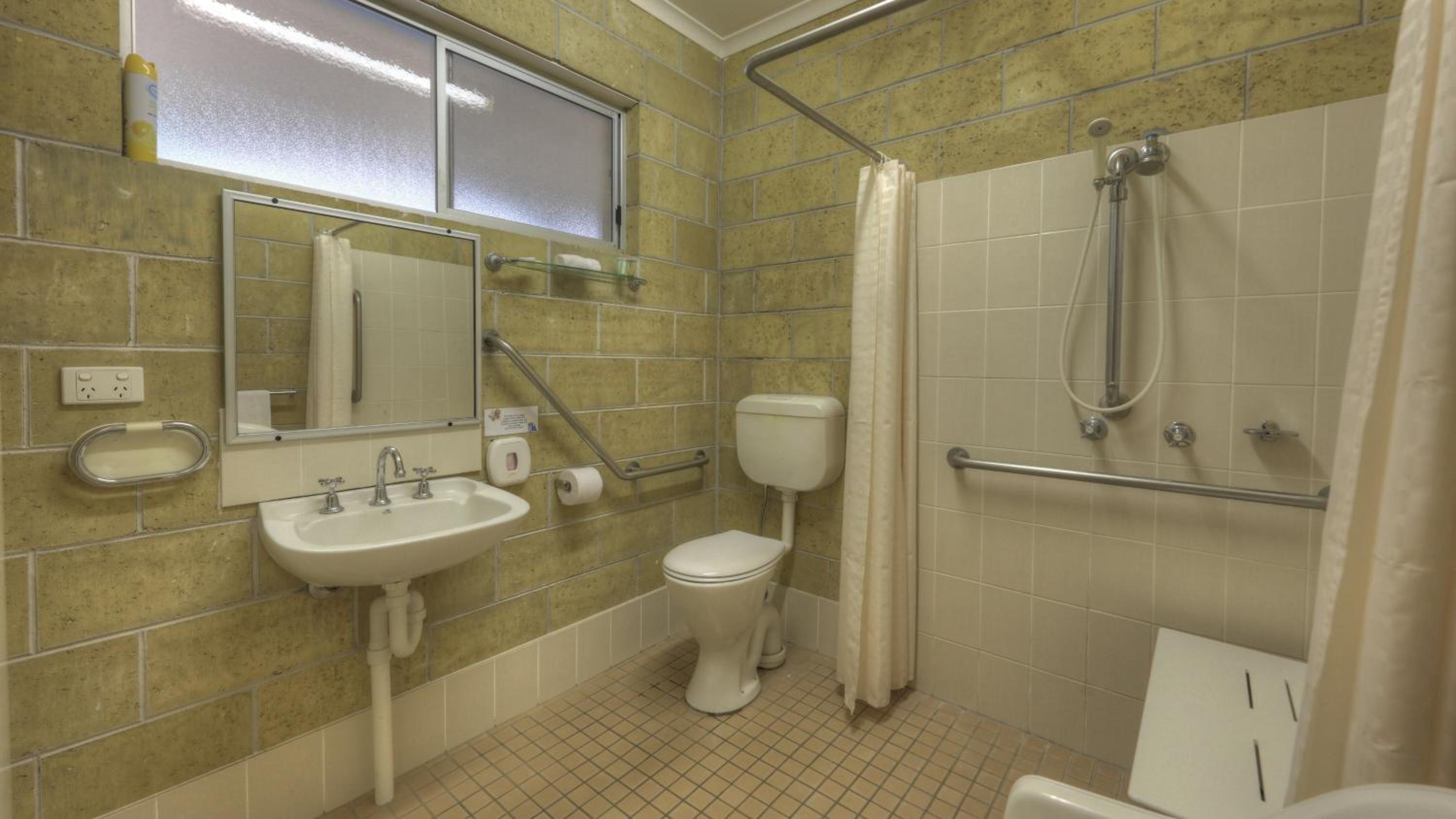 Queen Room - Disability Access - Photo 2