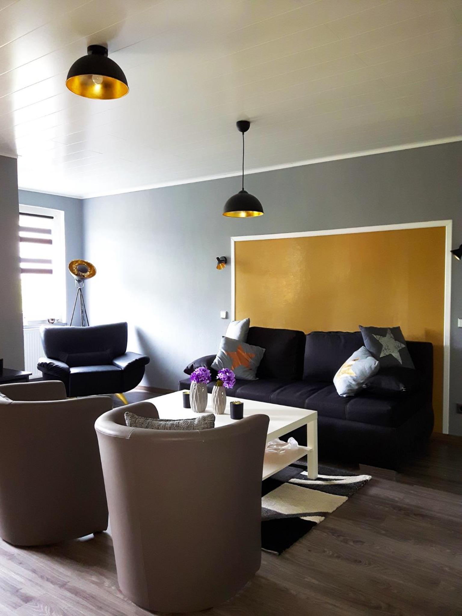 One-Bedroom Apartment - Photo 1