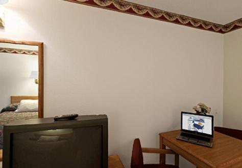 Double Room with Two Double Beds - Photo 2