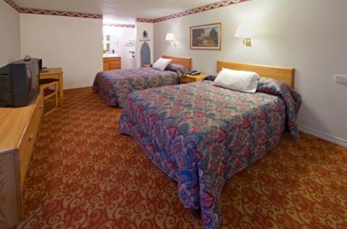 Double Room with Two Double Beds - Photo 4