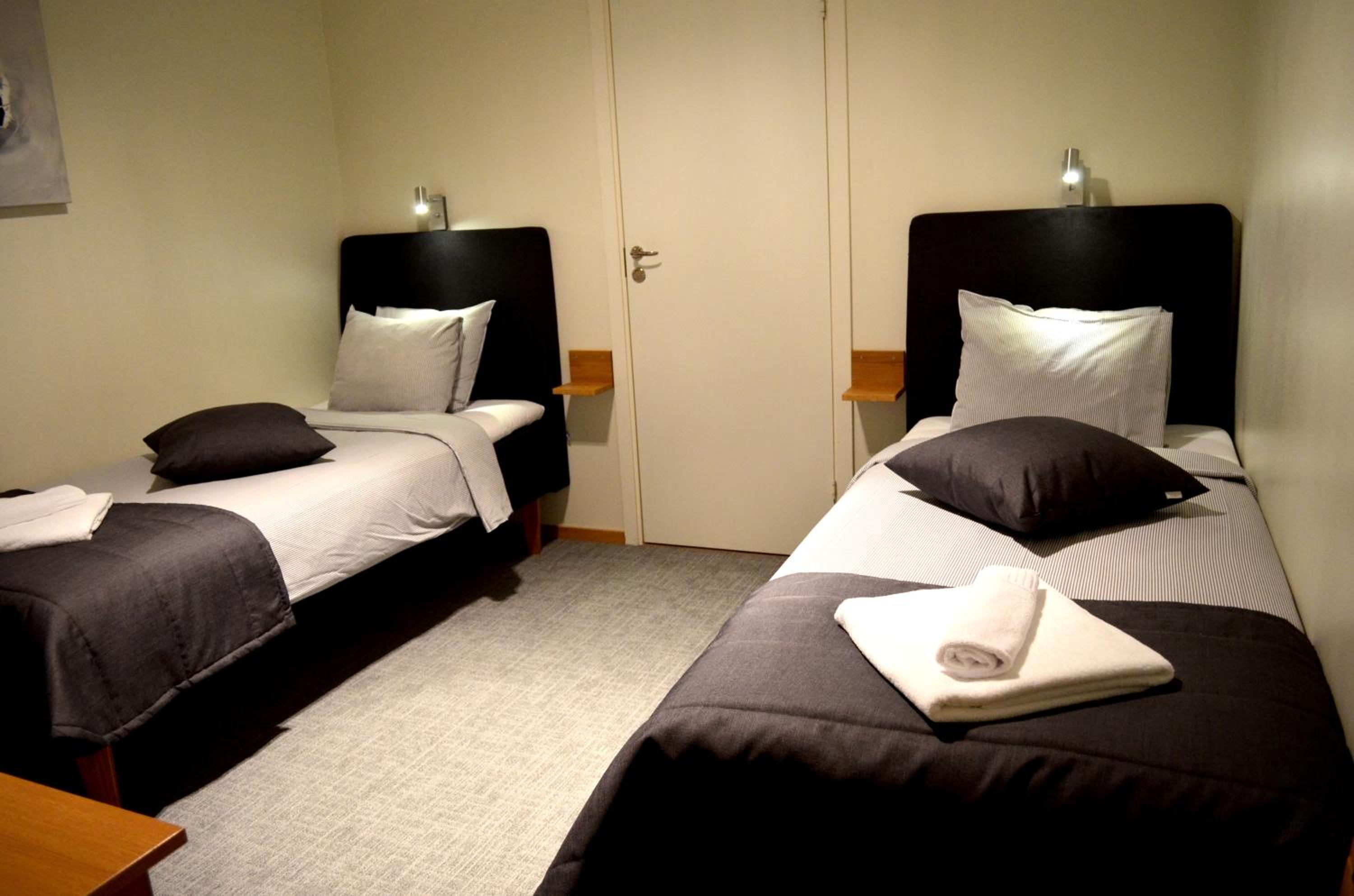 Moderate Twin Room without Window photo 2
