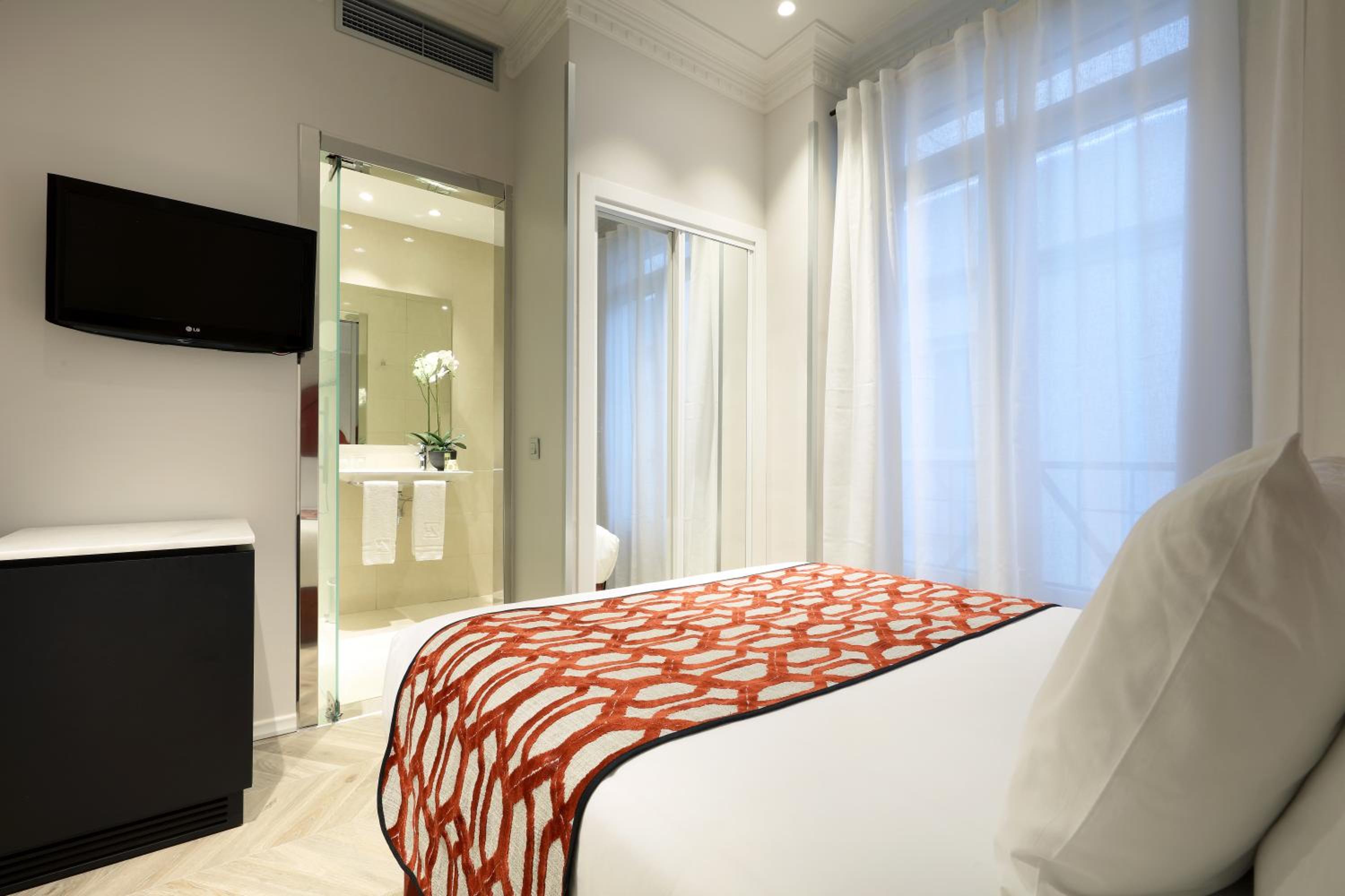 Single Room - Photo 2