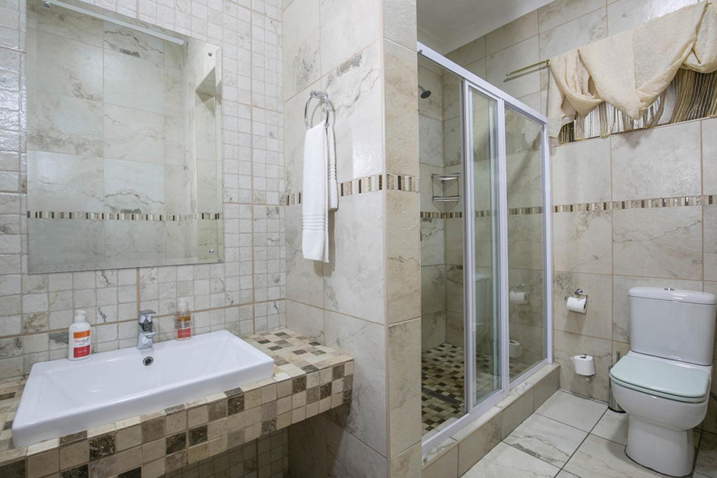 Double Room - Photo 17
