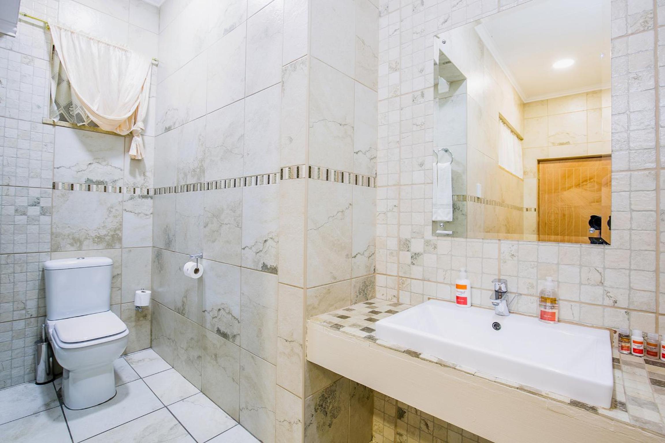 Double Room - Photo 16