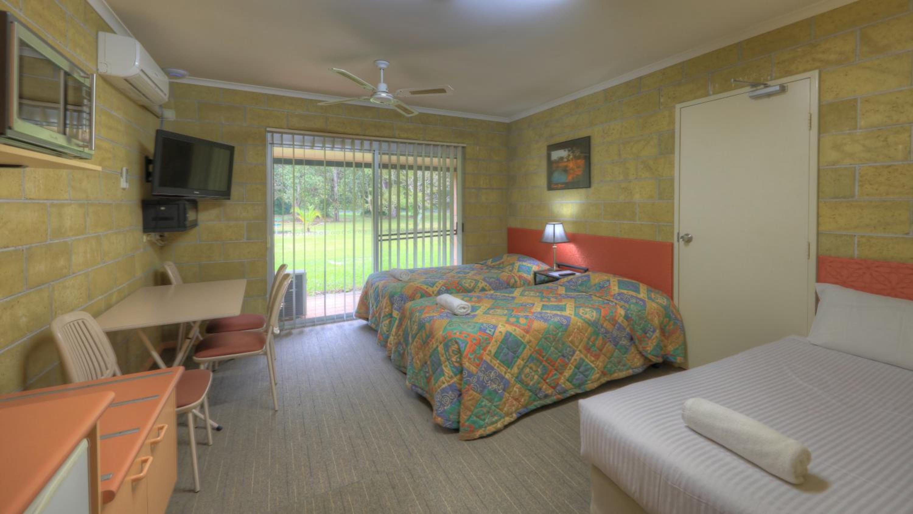 Deluxe Triple Room - Photo 1