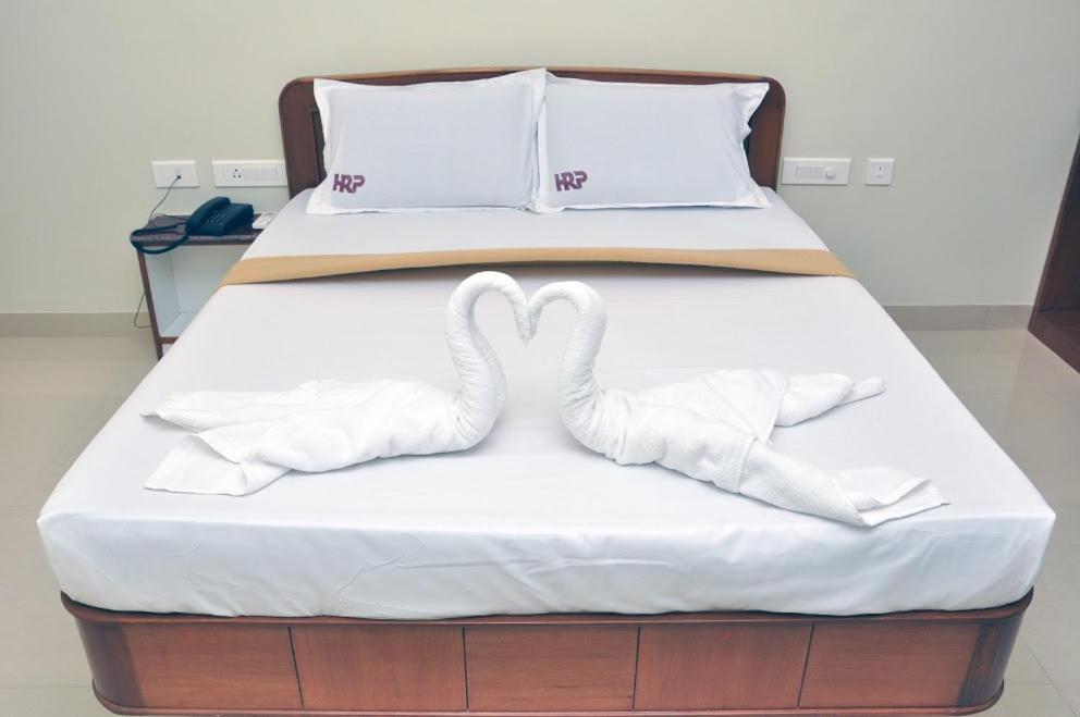 Large Double Room - Photo 1